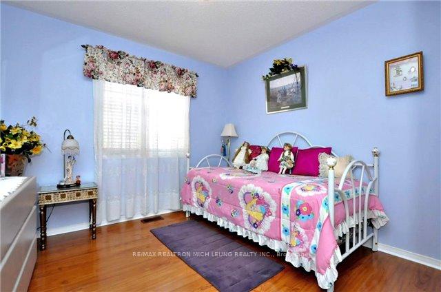 Photo 9 of 81 Spring Farm Road, Aurora, Bayview Northeast — HOMEH