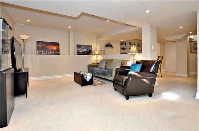 Photo 10 of 81 Spring Farm Road, Aurora, Bayview Northeast — HOMEH