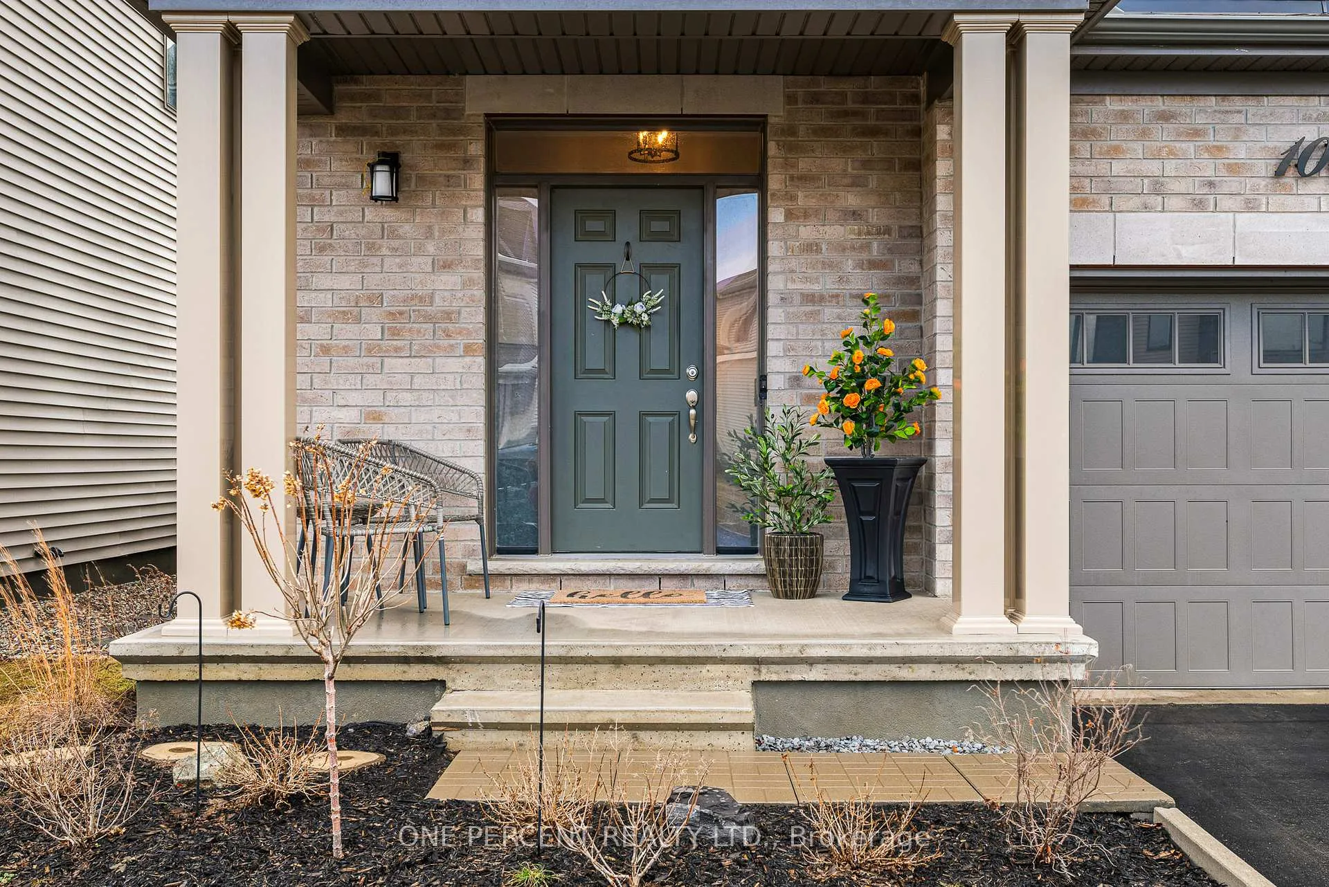 Photo 2 of 1002 Showman Street, Ottawa, Goulbourn Twp From Franktown Rd/South To Rideau — HOMEH
