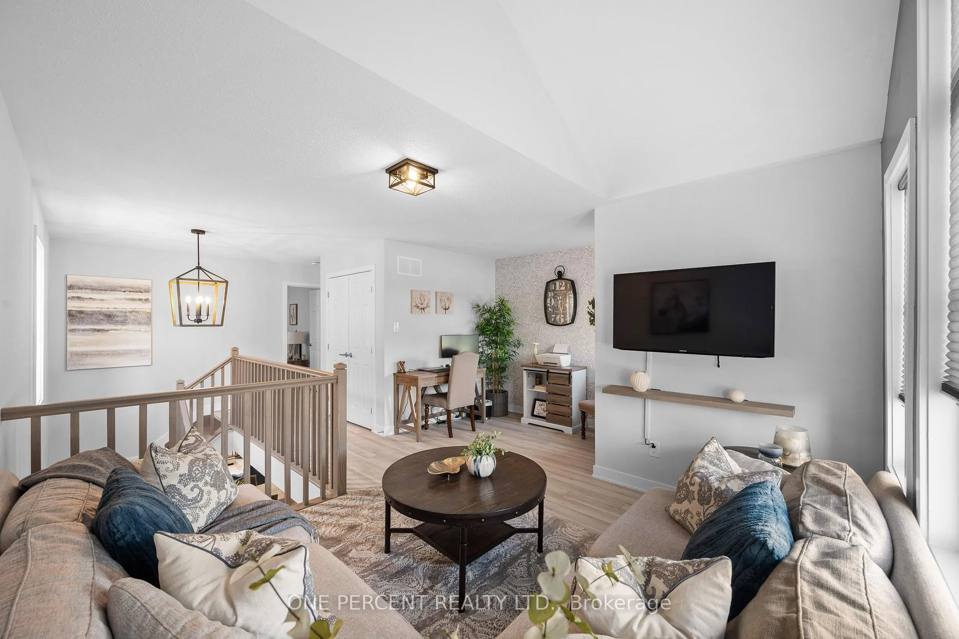 Photo 23 of 1002 Showman Street, Ottawa, Goulbourn Twp From Franktown Rd/South To Rideau — HOMEH