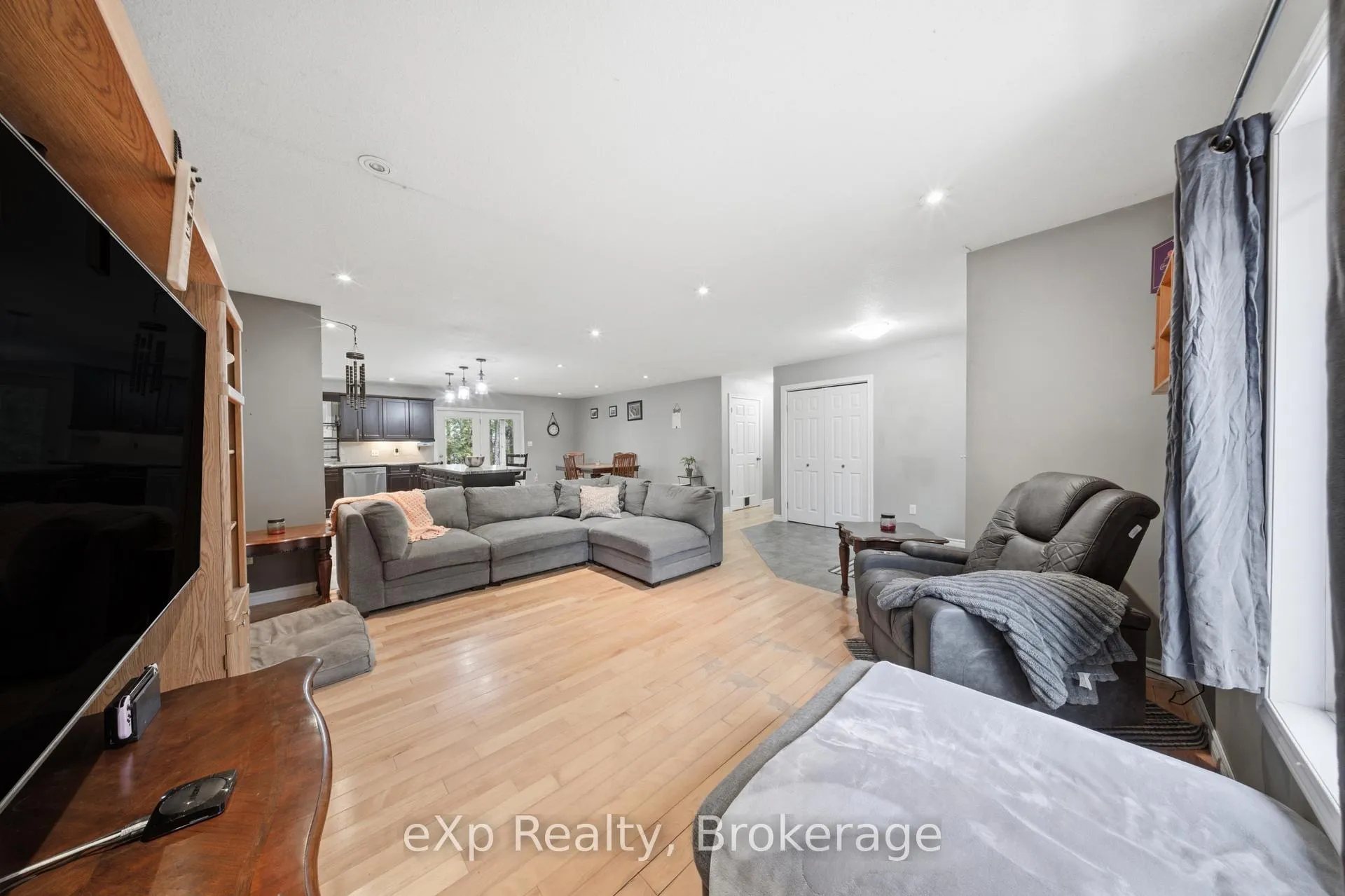 Photo 8 of 90806 Driftwood Beach Road, Howick — HOMEH