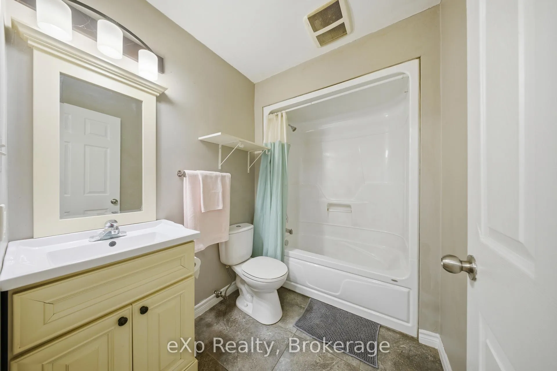 Photo 24 of 90806 Driftwood Beach Road, Howick — HOMEH