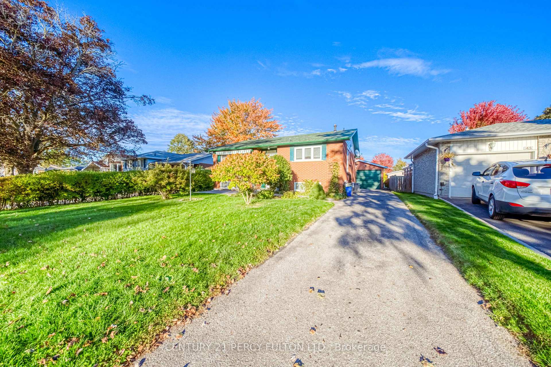 Photo 3 of 43 Taylor Road, Ajax, South East — HOMEH
