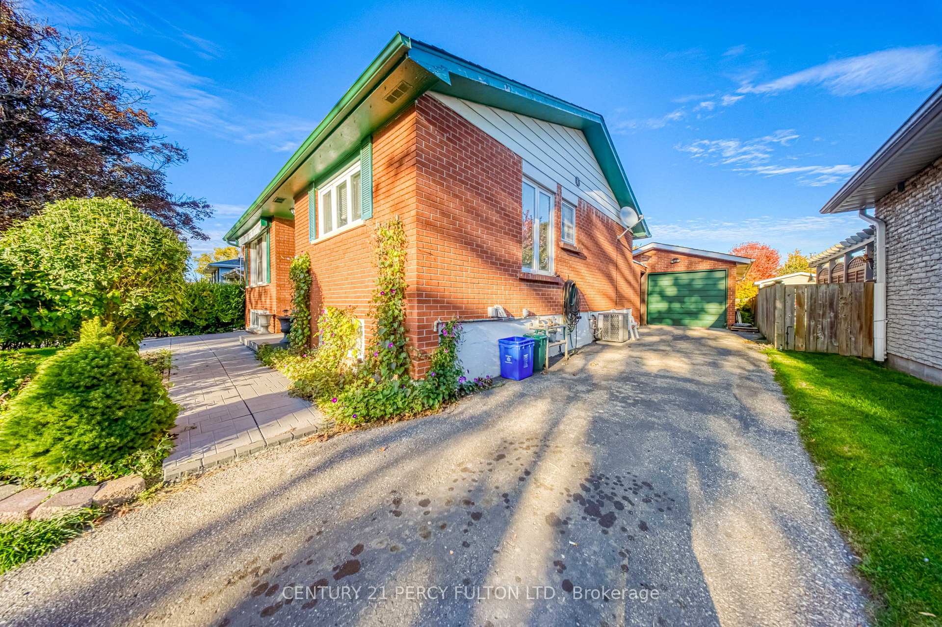 Photo 7 of 43 Taylor Road, Ajax, South East — HOMEH
