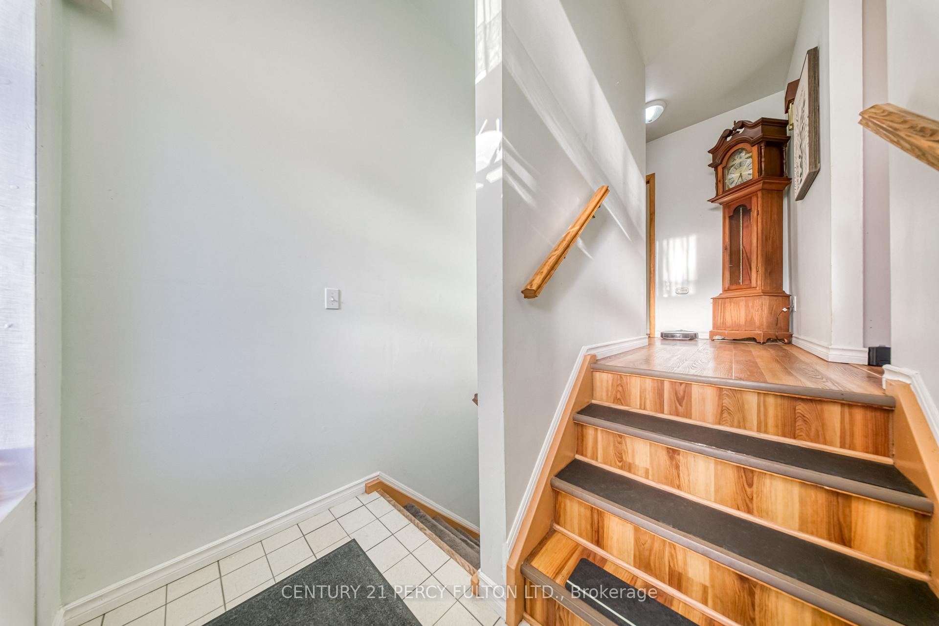 Photo 6 of 43 Taylor Road, Ajax, South East — HOMEH