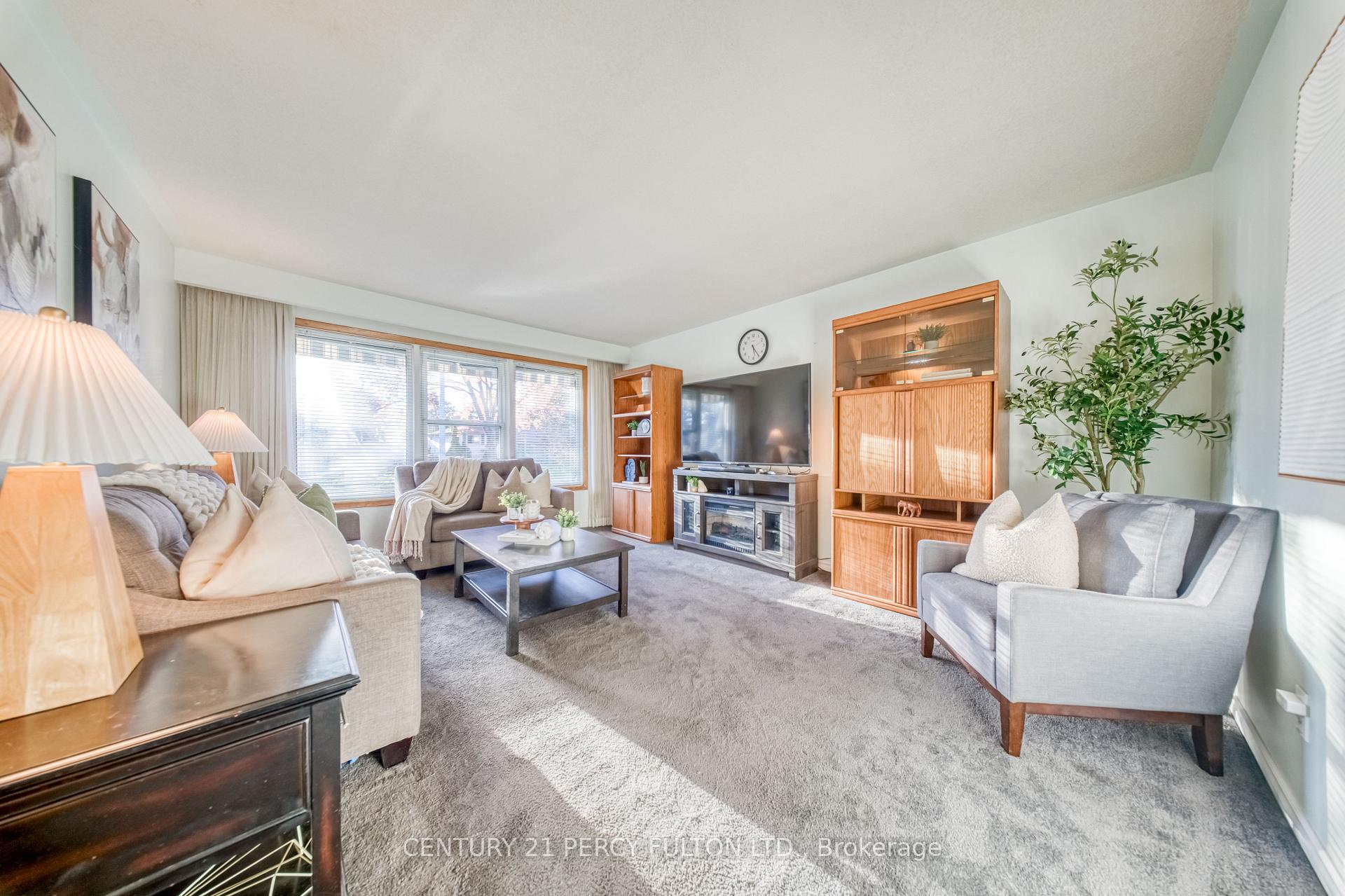 Photo 9 of 43 Taylor Road, Ajax, South East — HOMEH