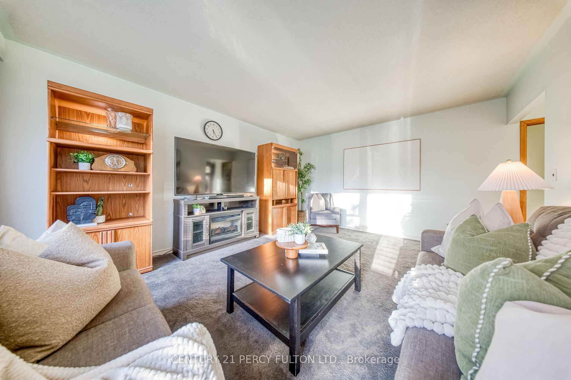 Photo 13 of 43 Taylor Road, Ajax, South East — HOMEH