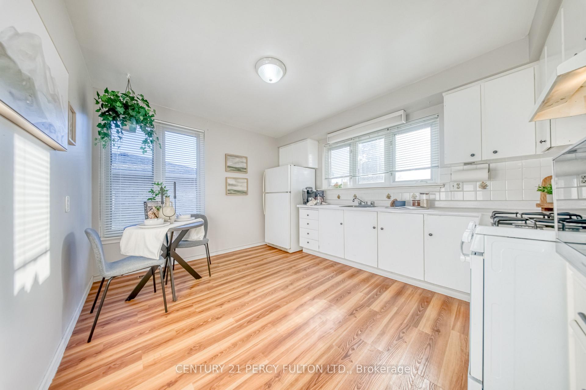 Photo 8 of 43 Taylor Road, Ajax, South East — HOMEH