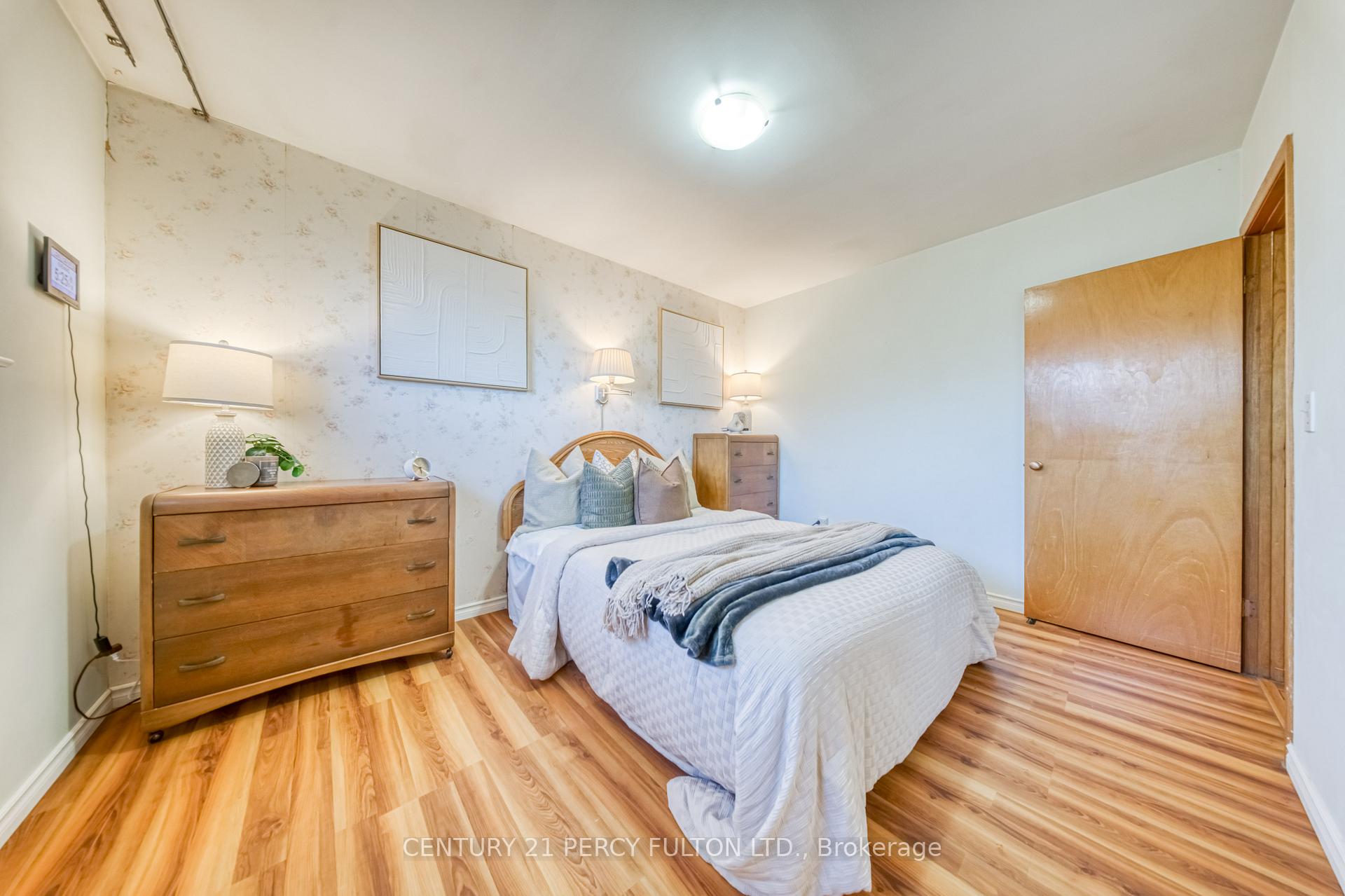 Photo 34 of 43 Taylor Road, Ajax, South East — HOMEH