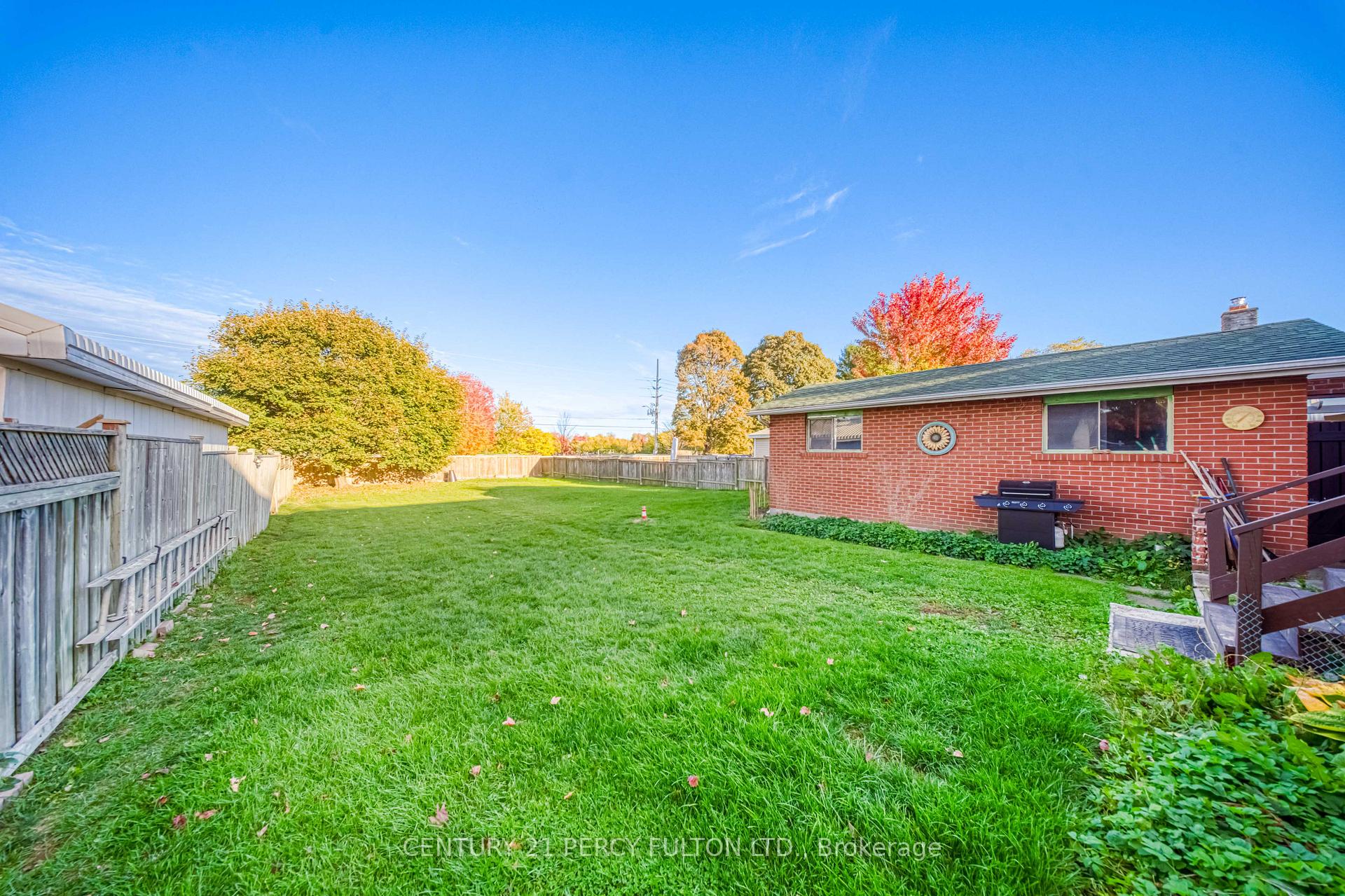 Photo 32 of 43 Taylor Road, Ajax, South East — HOMEH