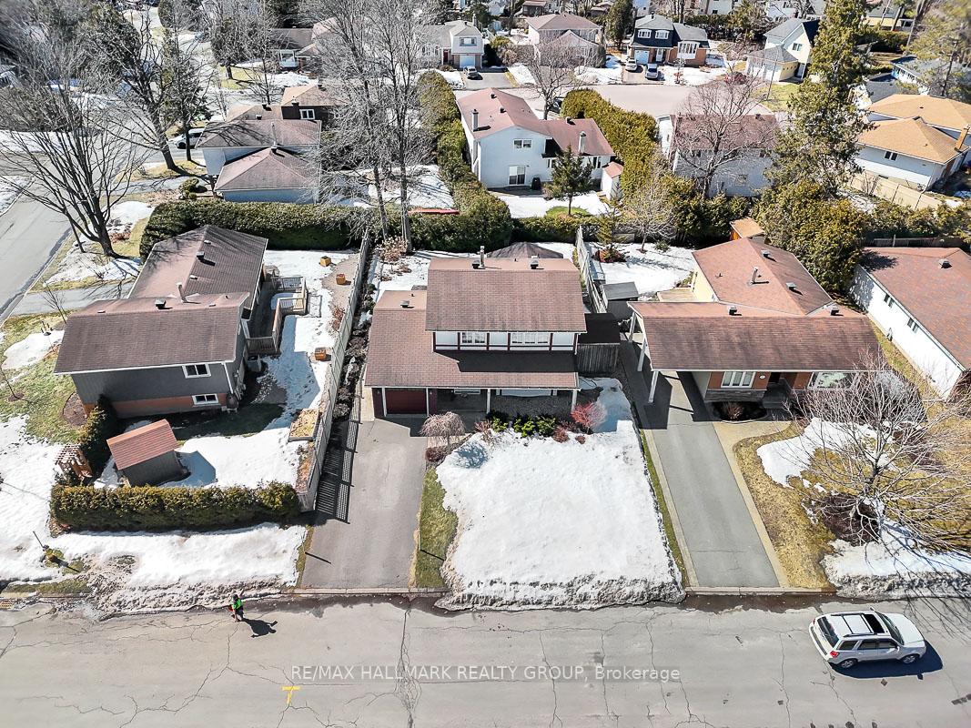 Photo 3 of 11 Wedgewood Crescent, Ottawa, Blackburn Hamlet — HOMEH