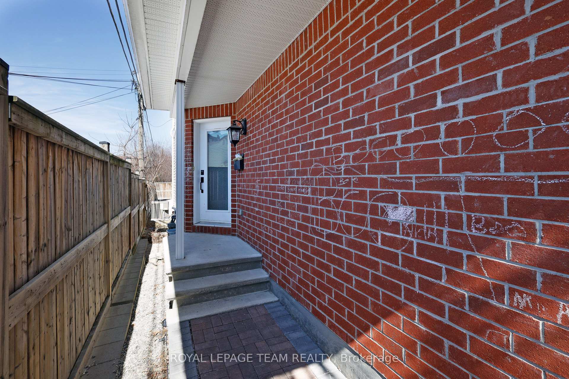 Photo 5 of 1129 Rockingham Avenue, Ottawa, Billings Bridge — HOMEH