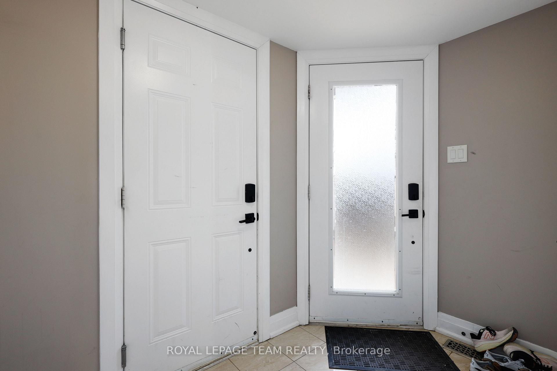 Photo 6 of 1129 Rockingham Avenue, Ottawa, Billings Bridge — HOMEH