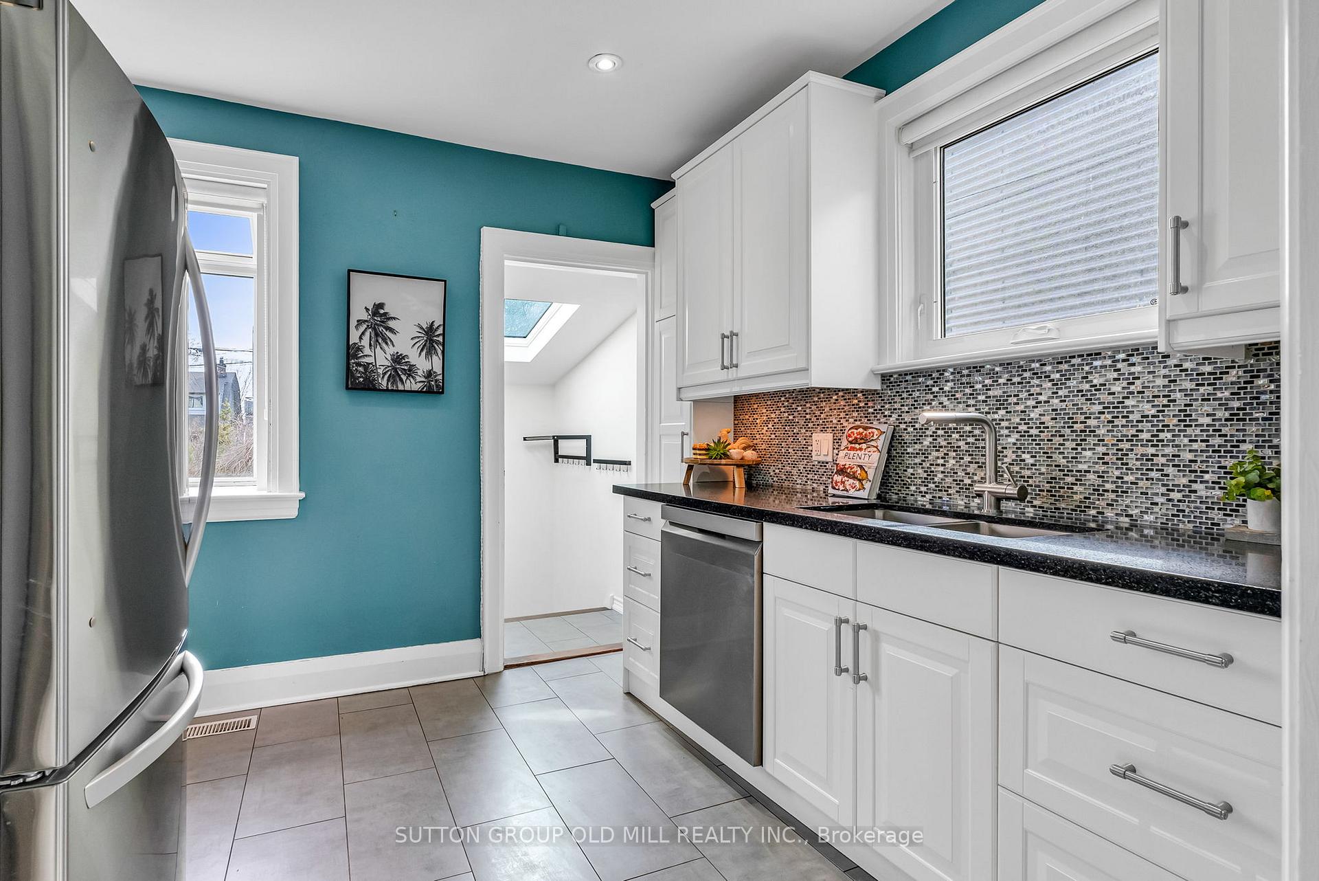Photo 10 of 41 Fourth Street, Etobicoke, New Toronto — HOMEH