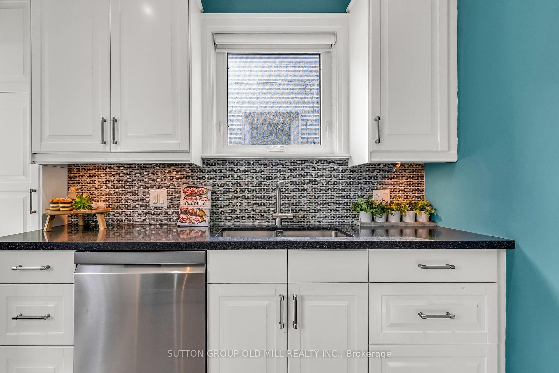 Photo 11 of 41 Fourth Street, Etobicoke, New Toronto — HOMEH