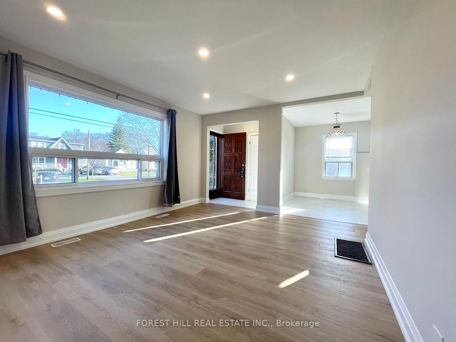 Photo 6 of 587 Horner Avenue, Etobicoke, Alderwood — HOMEH