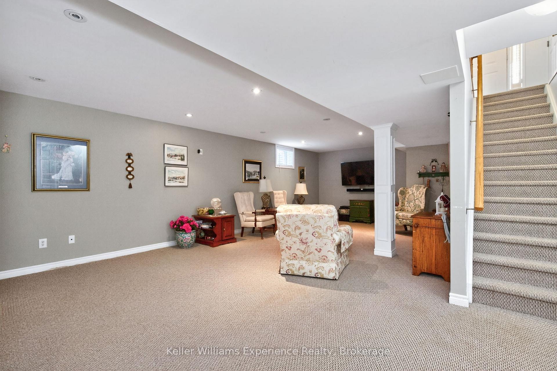 Photo 9 of 79 Sun King Crescent, Barrie, Innis-Shore — HOMEH