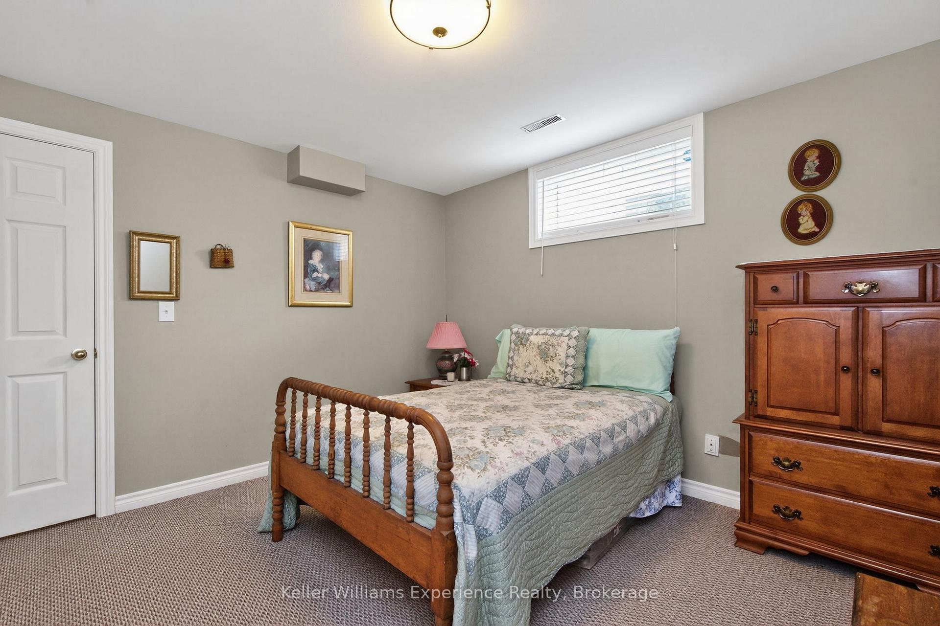 Photo 12 of 79 Sun King Crescent, Barrie, Innis-Shore — HOMEH