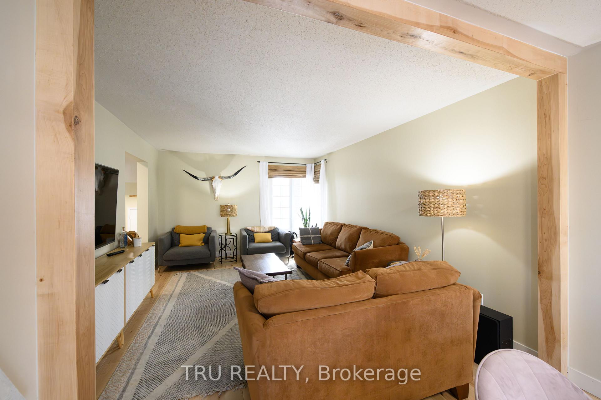 Photo 4 of 49 Florizel Avenue, Ottawa, Westcliffe Estates — HOMEH