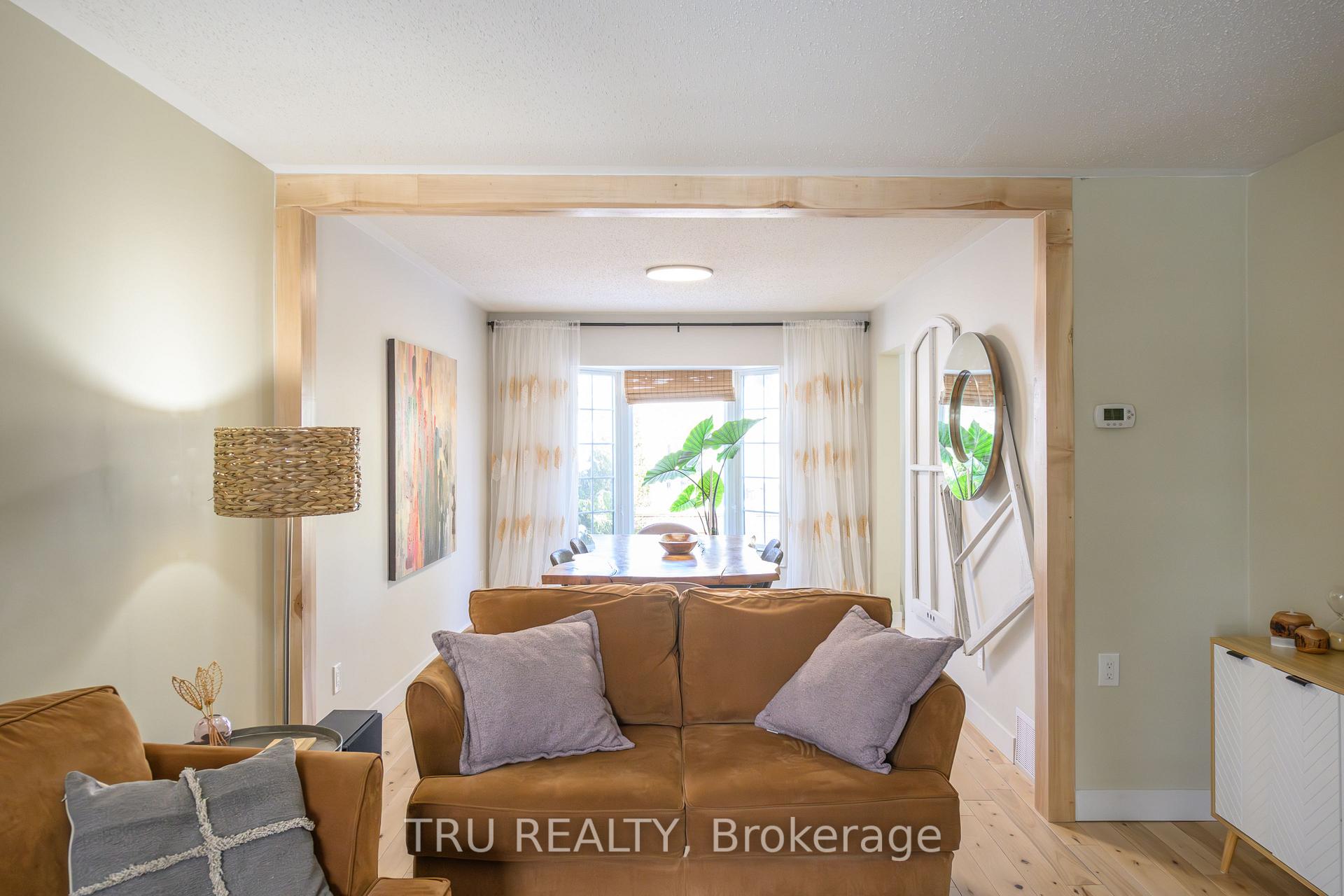 Photo 5 of 49 Florizel Avenue, Ottawa, Westcliffe Estates — HOMEH