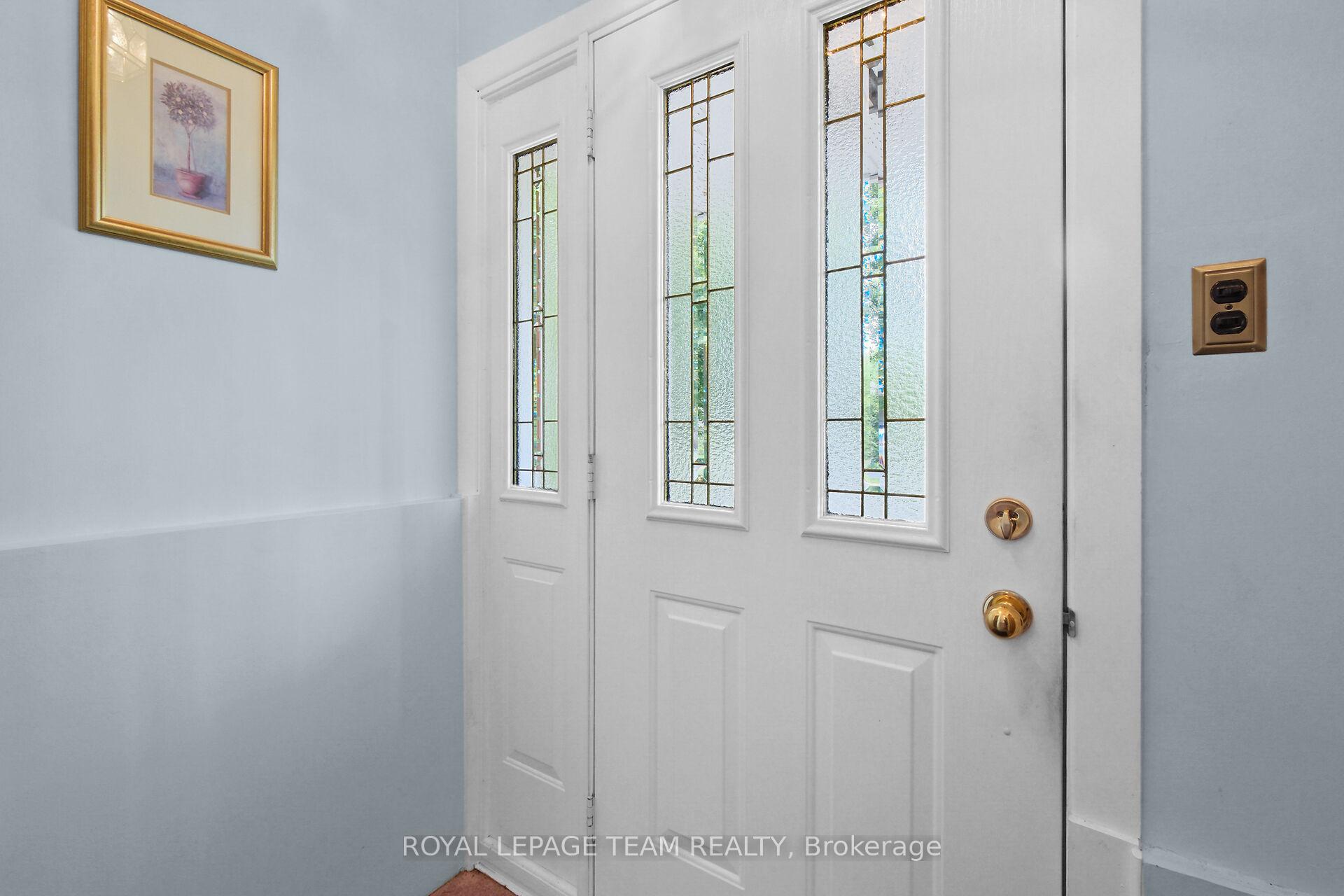 Photo 3 of 2218 Prospect Avenue, Ottawa, Alta Vista — HOMEH