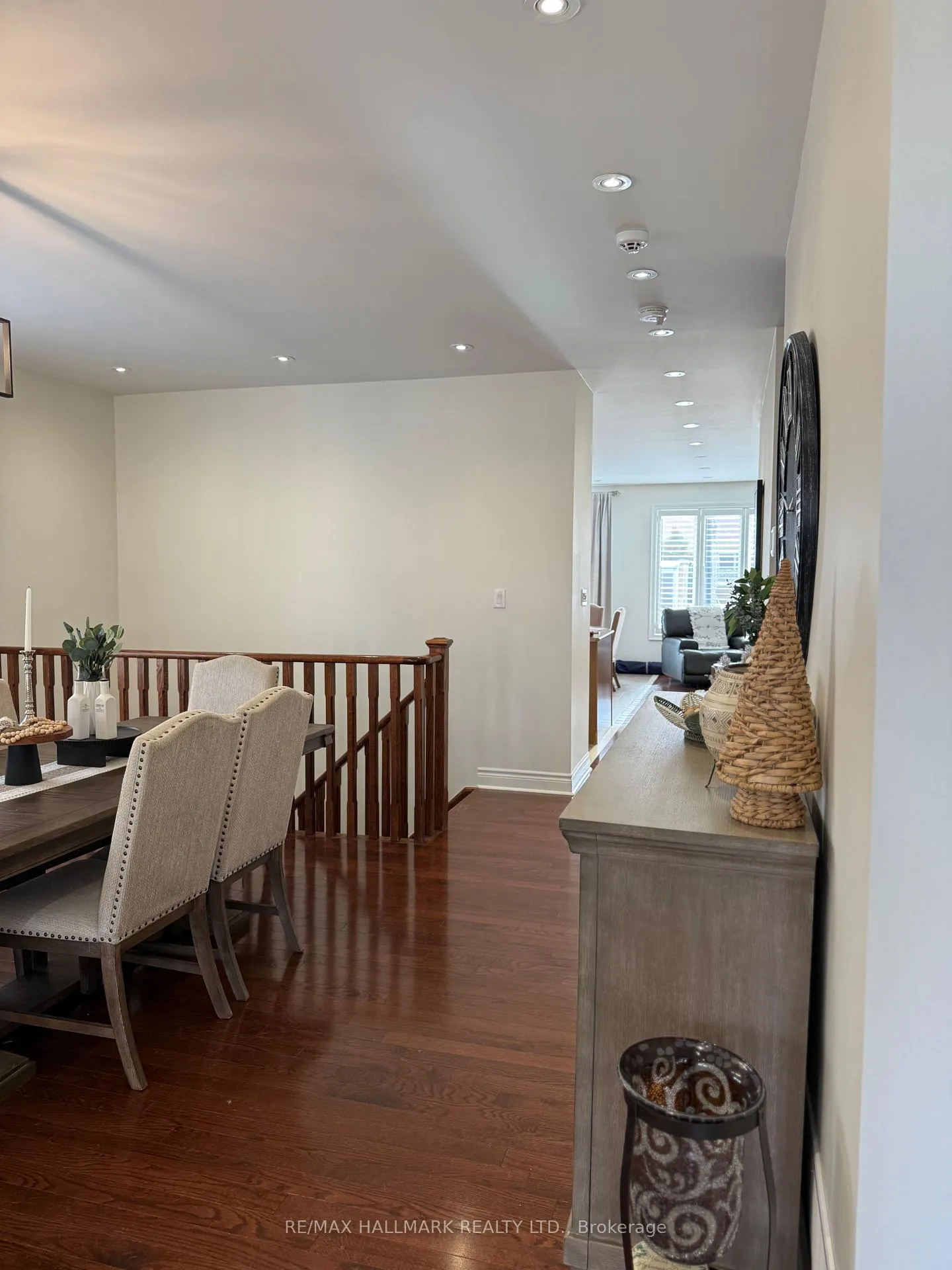 Photo 7 of 220 Tonner Crescent, Aurora, Bayview Northeast — HOMEH