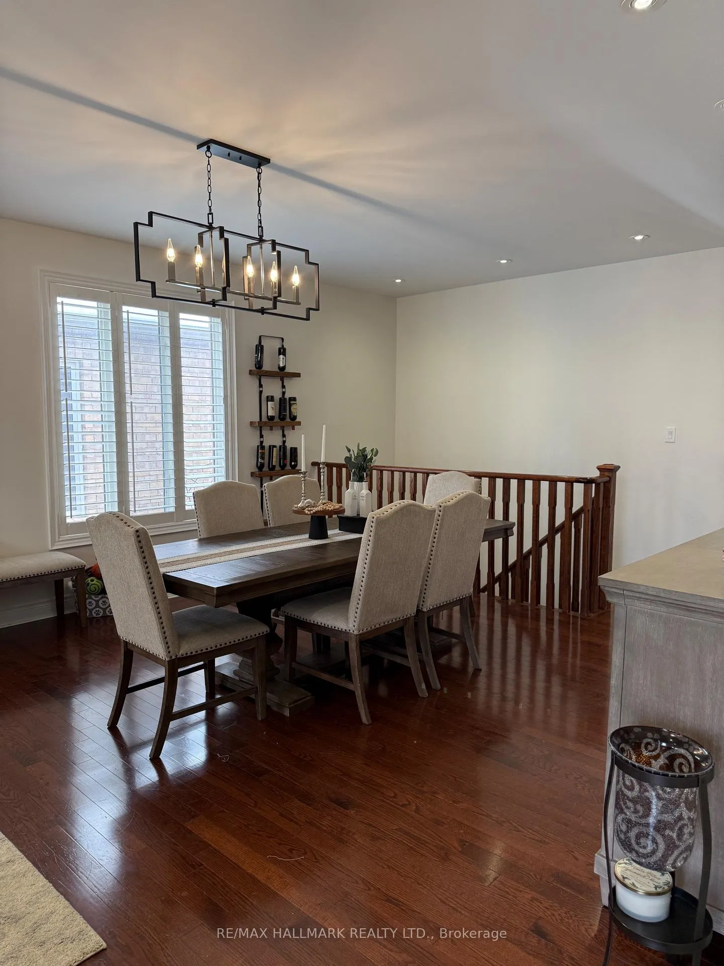 Photo 8 of 220 Tonner Crescent, Aurora, Bayview Northeast — HOMEH
