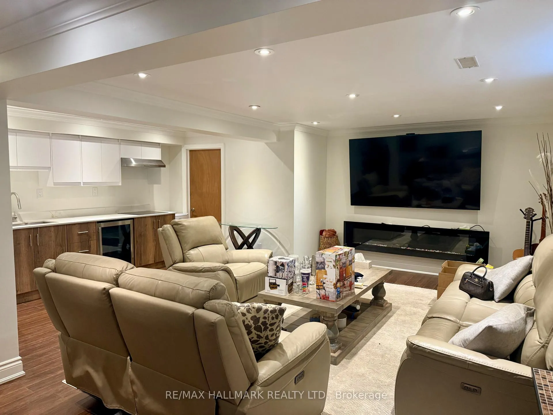 Photo 11 of 220 Tonner Crescent, Aurora, Bayview Northeast — HOMEH