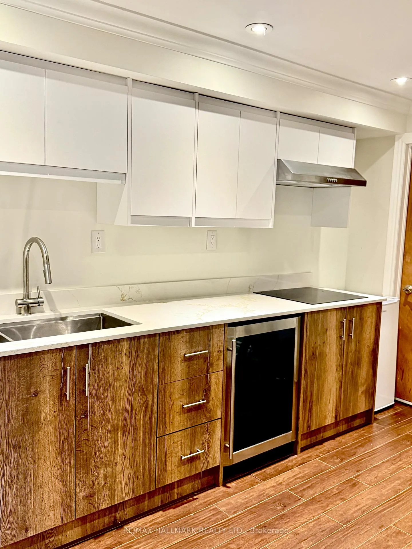 Photo 12 of 220 Tonner Crescent, Aurora, Bayview Northeast — HOMEH