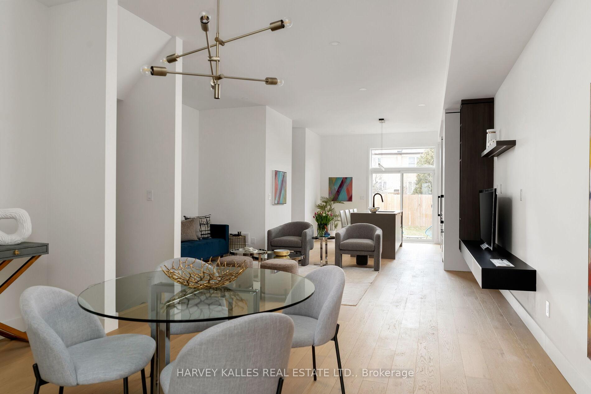 Photo 5 of 30 Roseland Drive, Etobicoke, Alderwood — HOMEH
