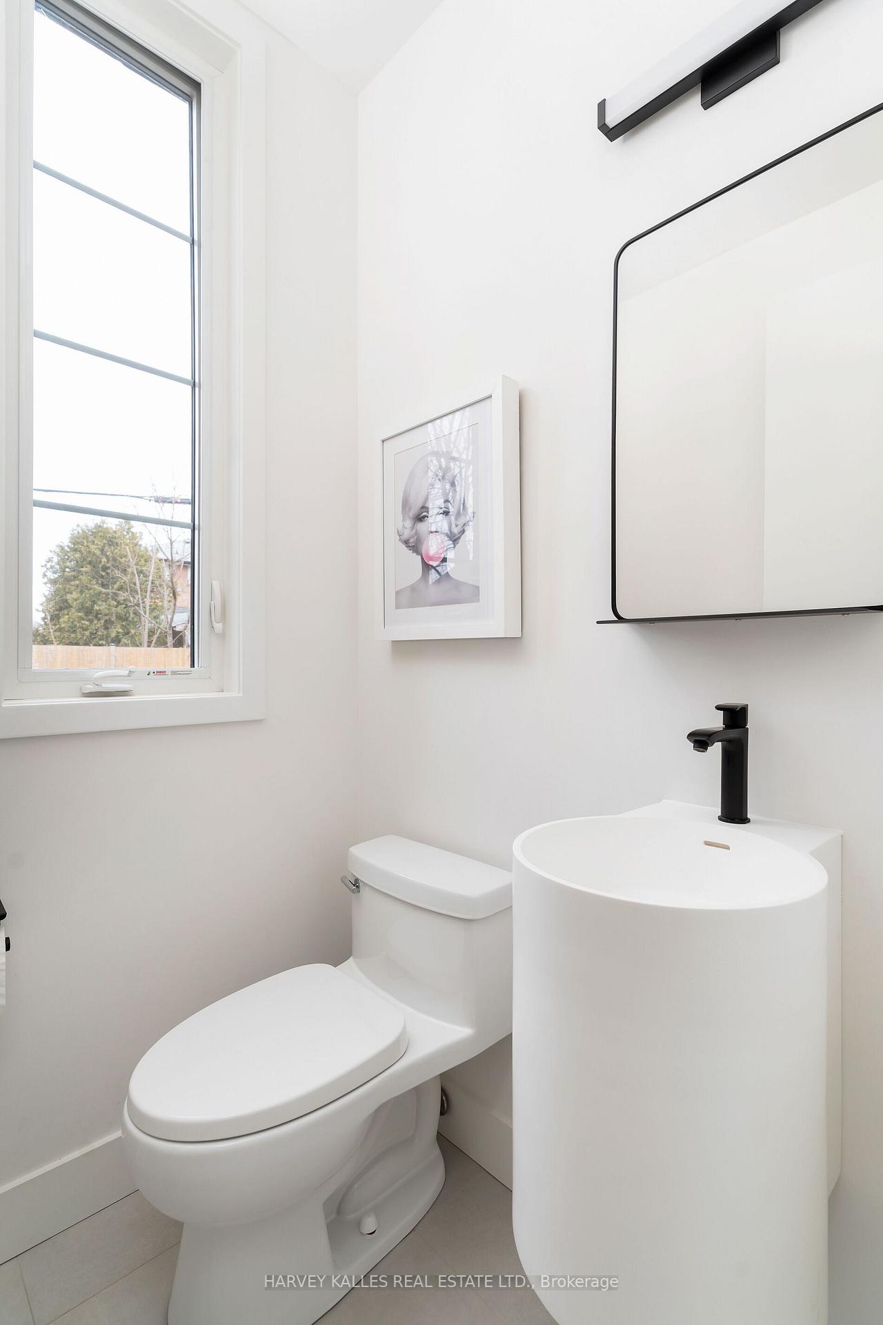 Photo 13 of 30 Roseland Drive, Etobicoke, Alderwood — HOMEH