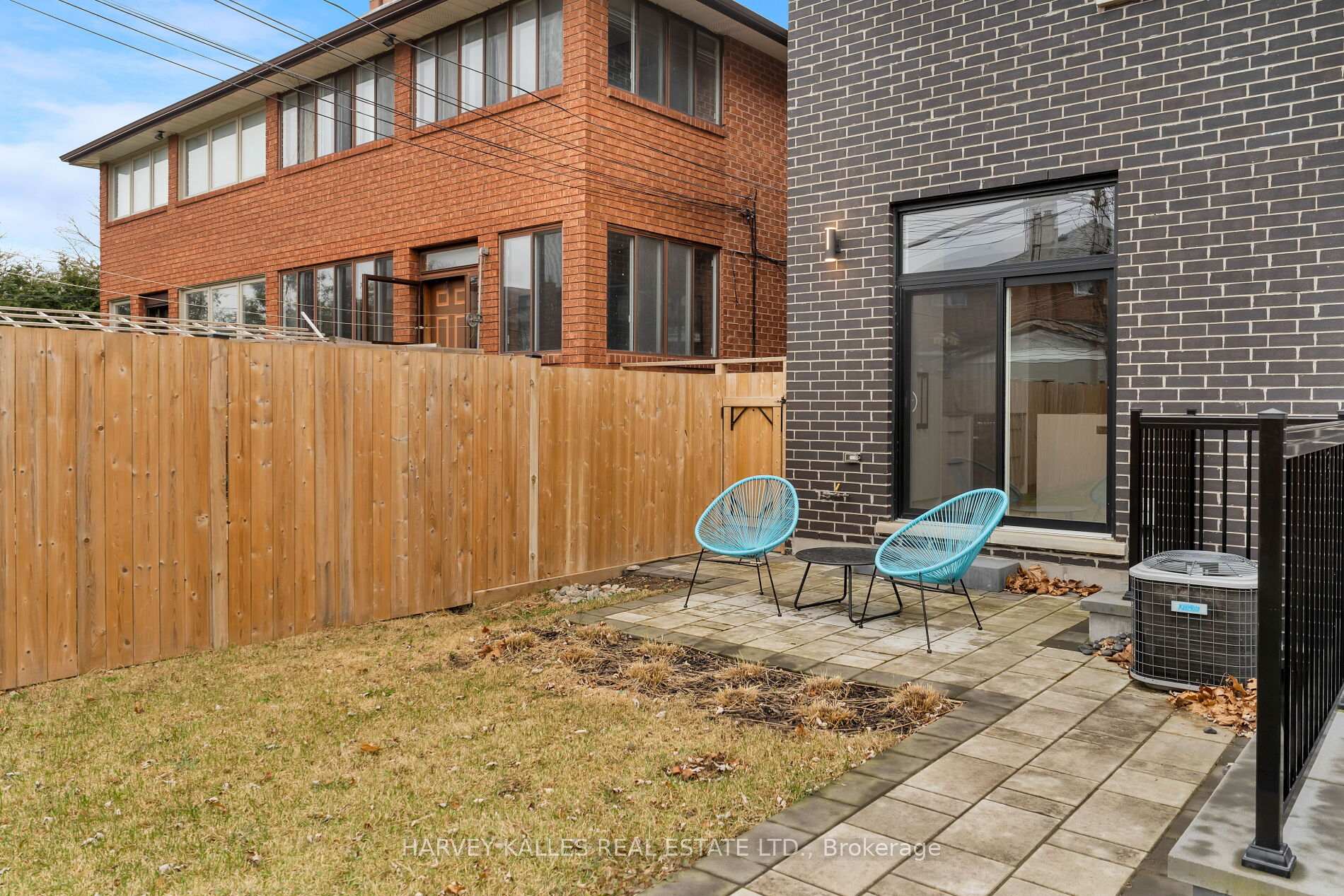 Photo 17 of 30 Roseland Drive, Etobicoke, Alderwood — HOMEH