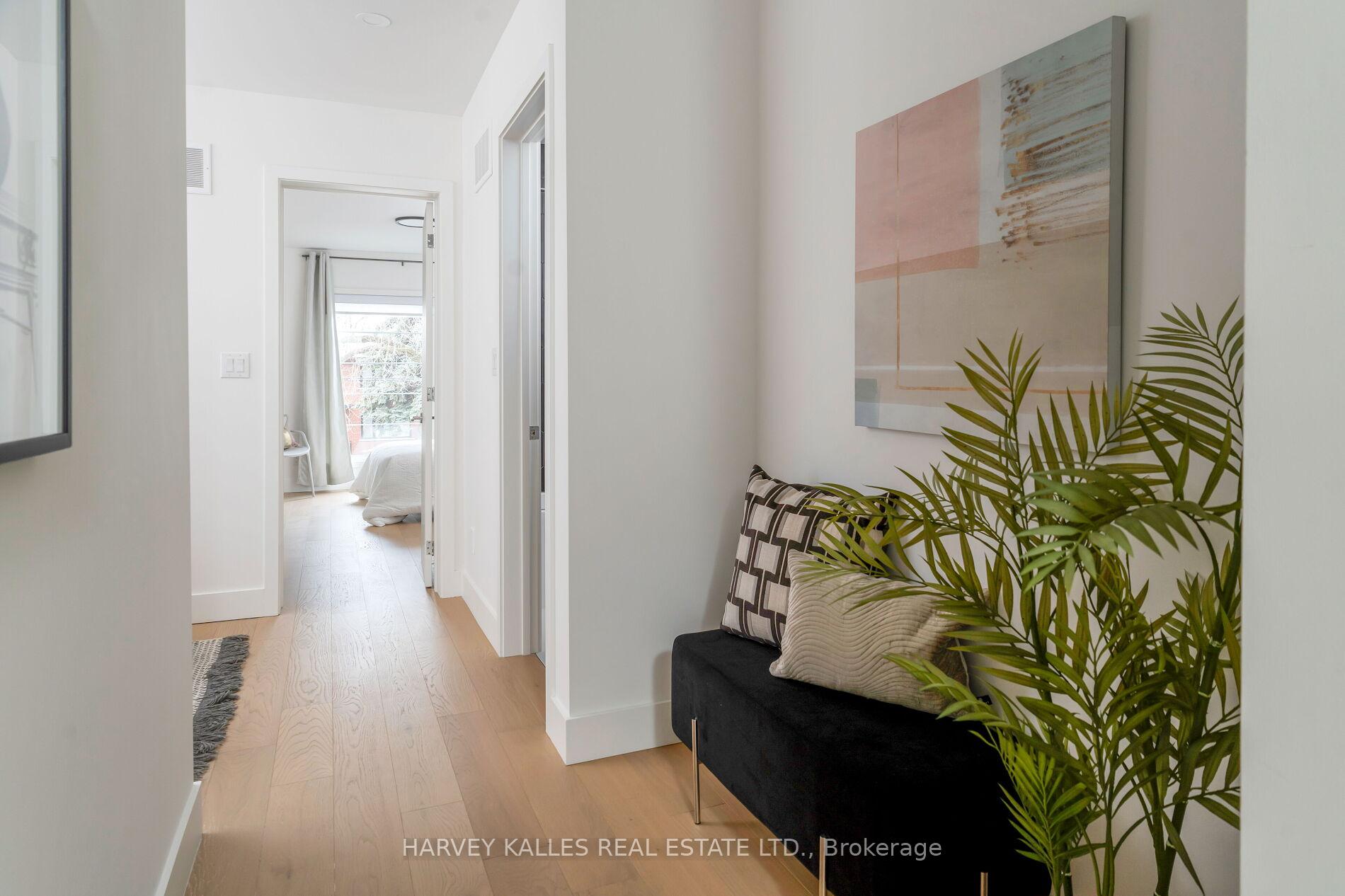 Photo 20 of 30 Roseland Drive, Etobicoke, Alderwood — HOMEH