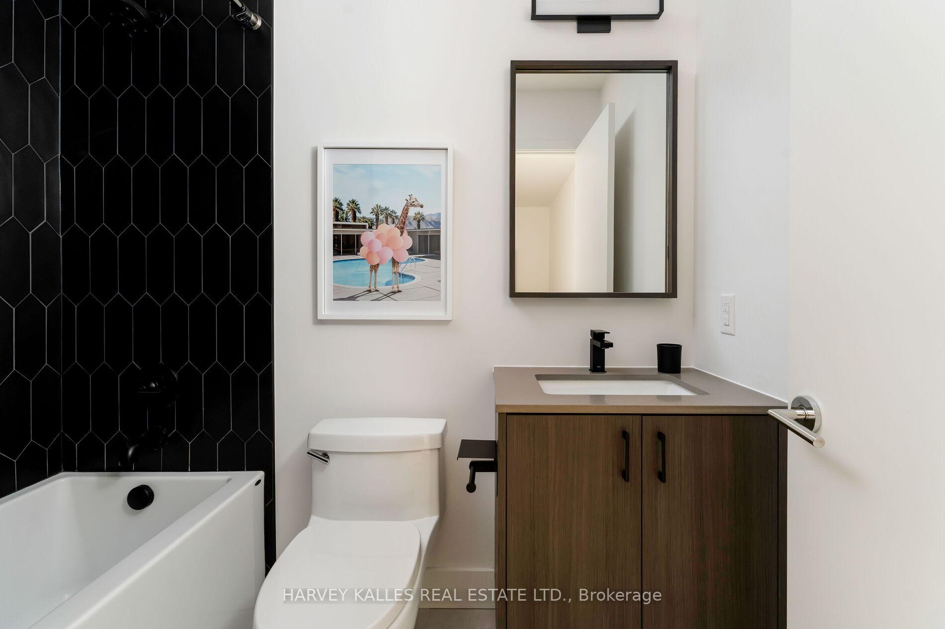 Photo 22 of 30 Roseland Drive, Etobicoke, Alderwood — HOMEH