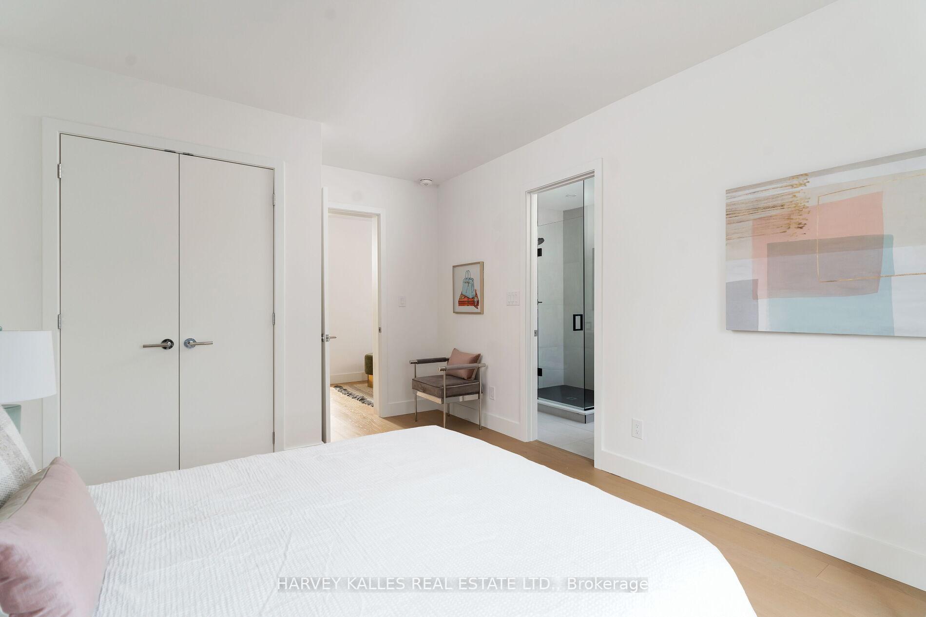 Photo 24 of 30 Roseland Drive, Etobicoke, Alderwood — HOMEH