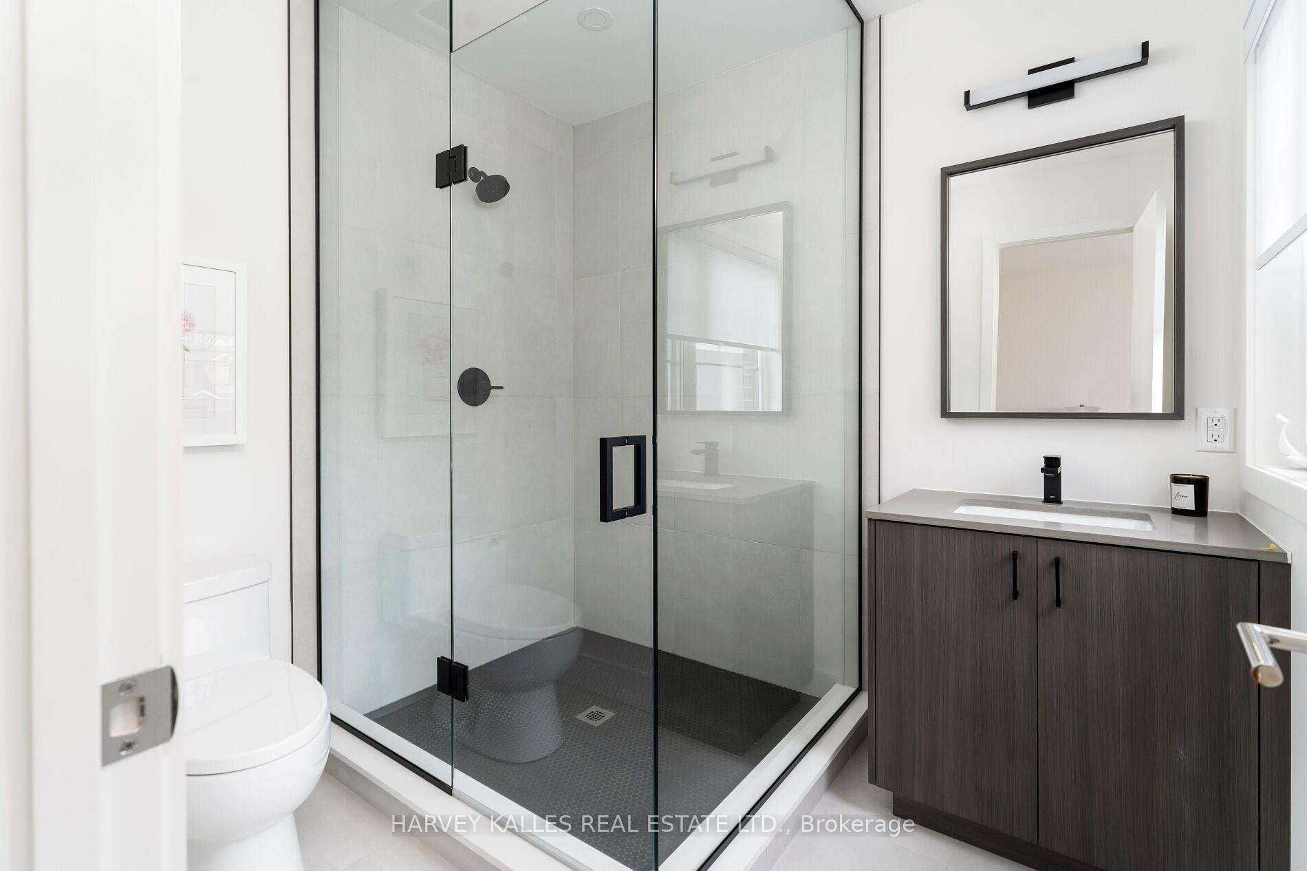 Photo 25 of 30 Roseland Drive, Etobicoke, Alderwood — HOMEH