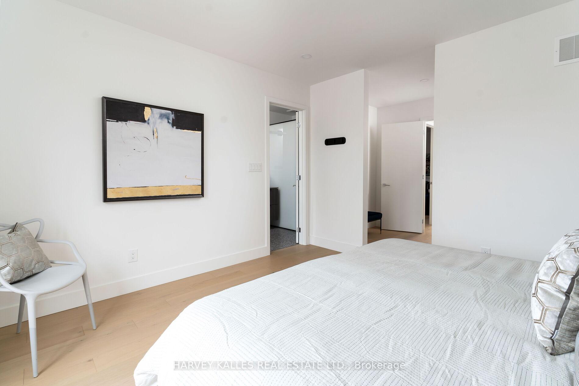 Photo 29 of 30 Roseland Drive, Etobicoke, Alderwood — HOMEH
