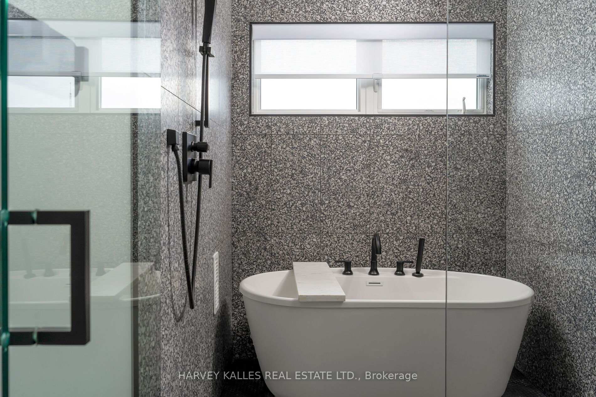 Photo 33 of 30 Roseland Drive, Etobicoke, Alderwood — HOMEH