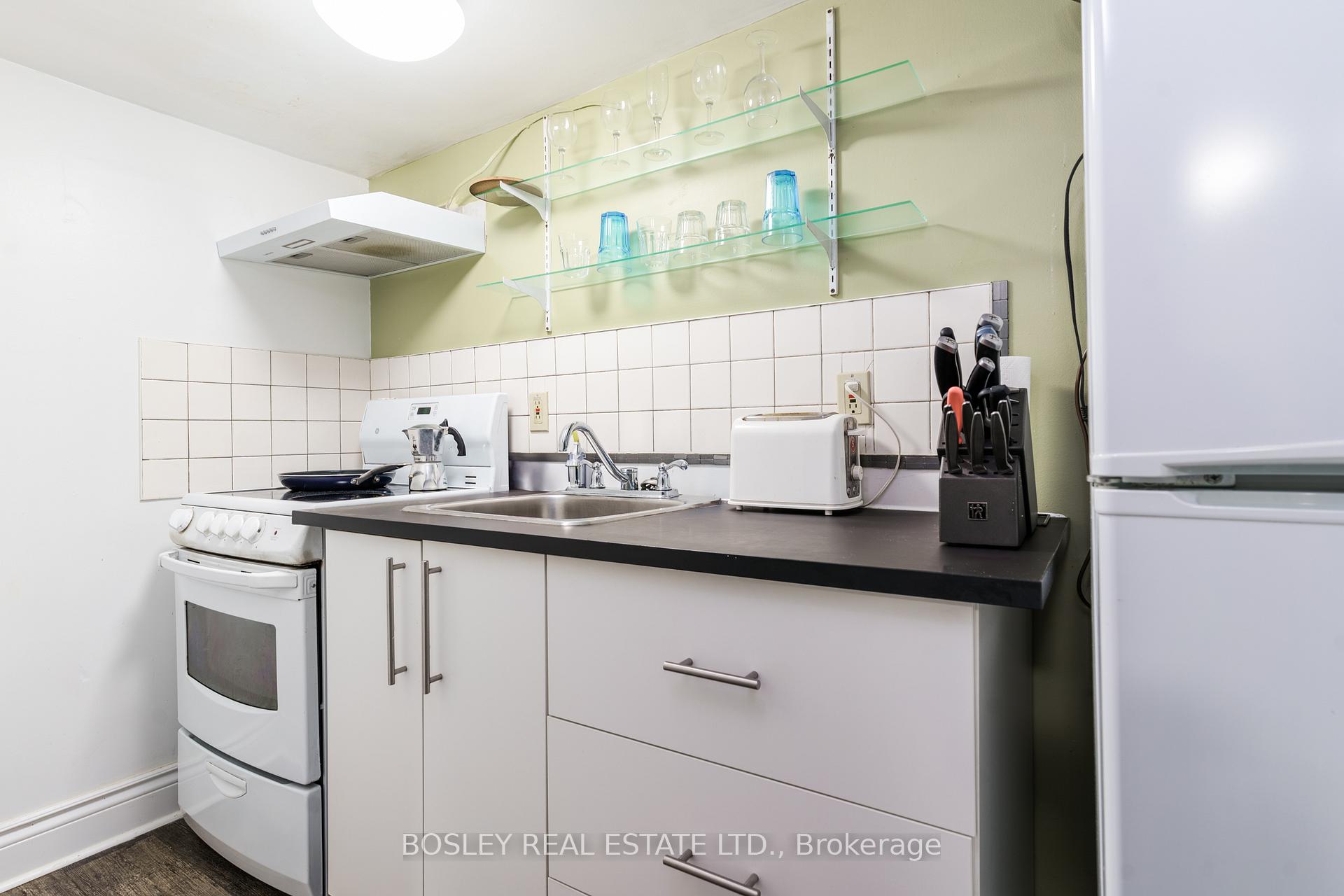 Photo 4 of Unit Lower, 156 Sheridan Avenue, Toronto, Little Portugal — HOMEH