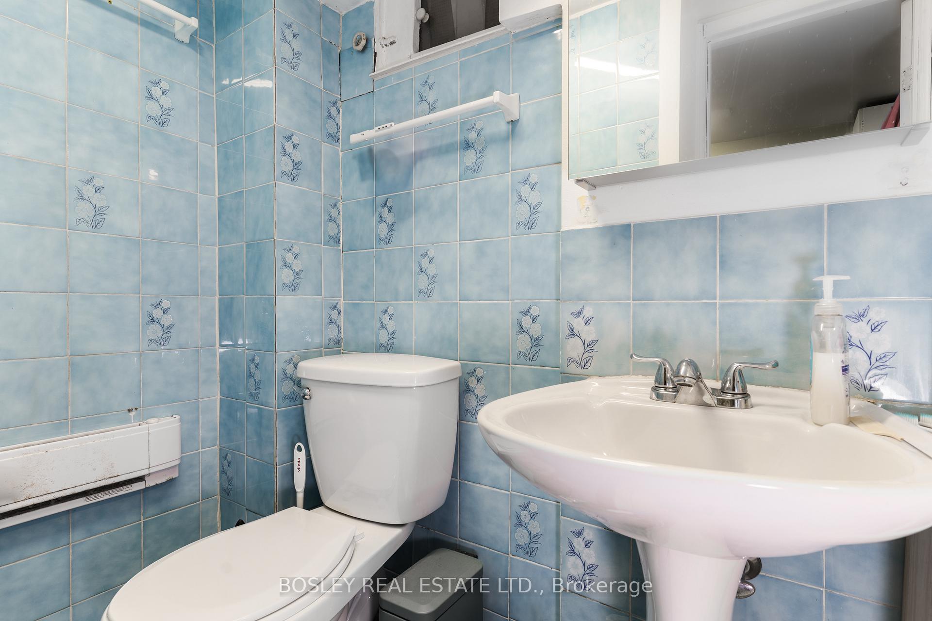 Photo 19 of Unit Lower, 156 Sheridan Avenue, Toronto, Little Portugal — HOMEH