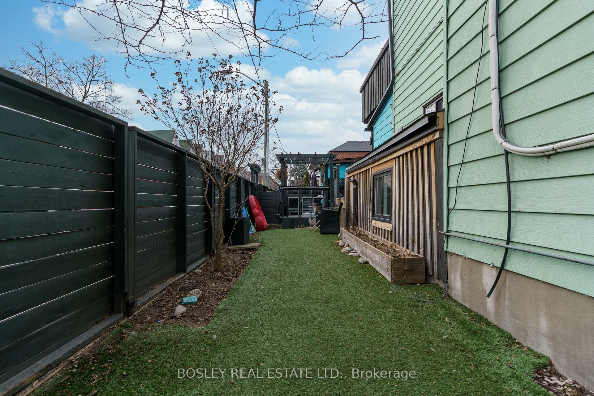 Photo 15 of Unit Lower, 156 Sheridan Avenue, Toronto, Little Portugal — HOMEH