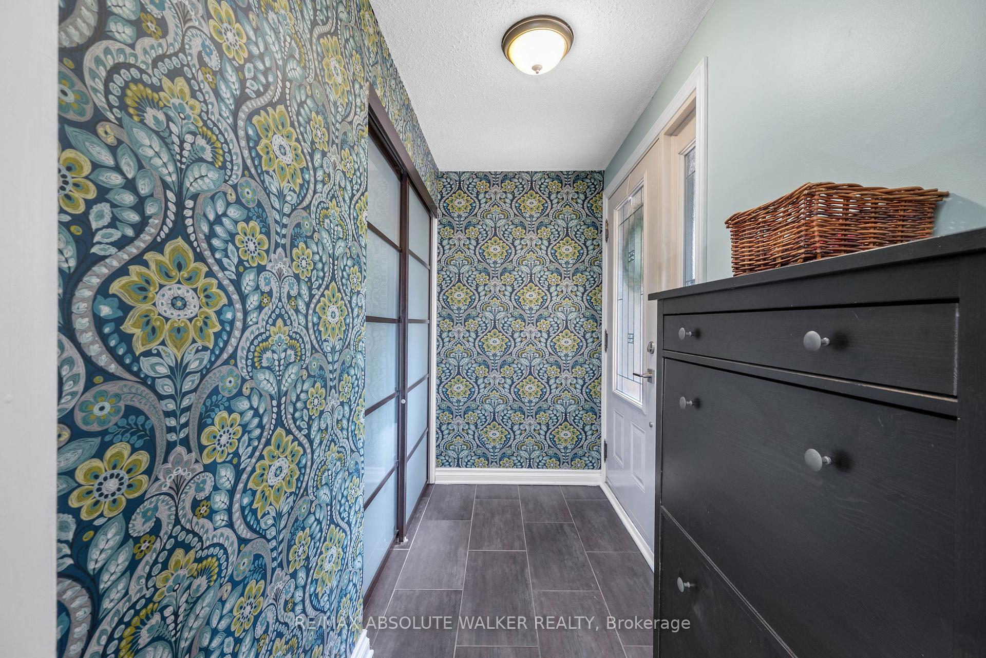 Photo 3 of 1881 Greenacre Crescent, Ottawa, Beacon Hill South — HOMEH