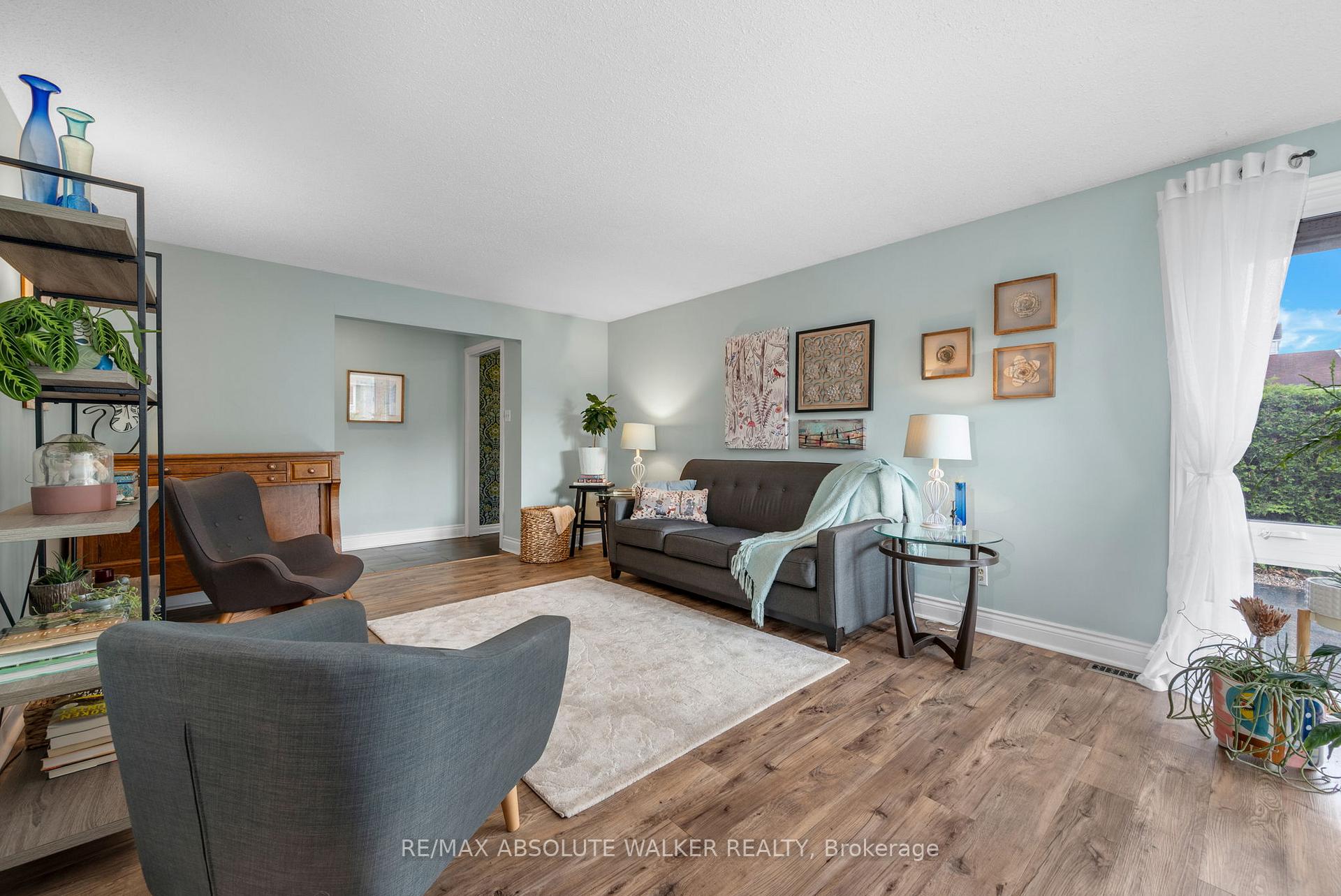 Photo 4 of 1881 Greenacre Crescent, Ottawa, Beacon Hill South — HOMEH