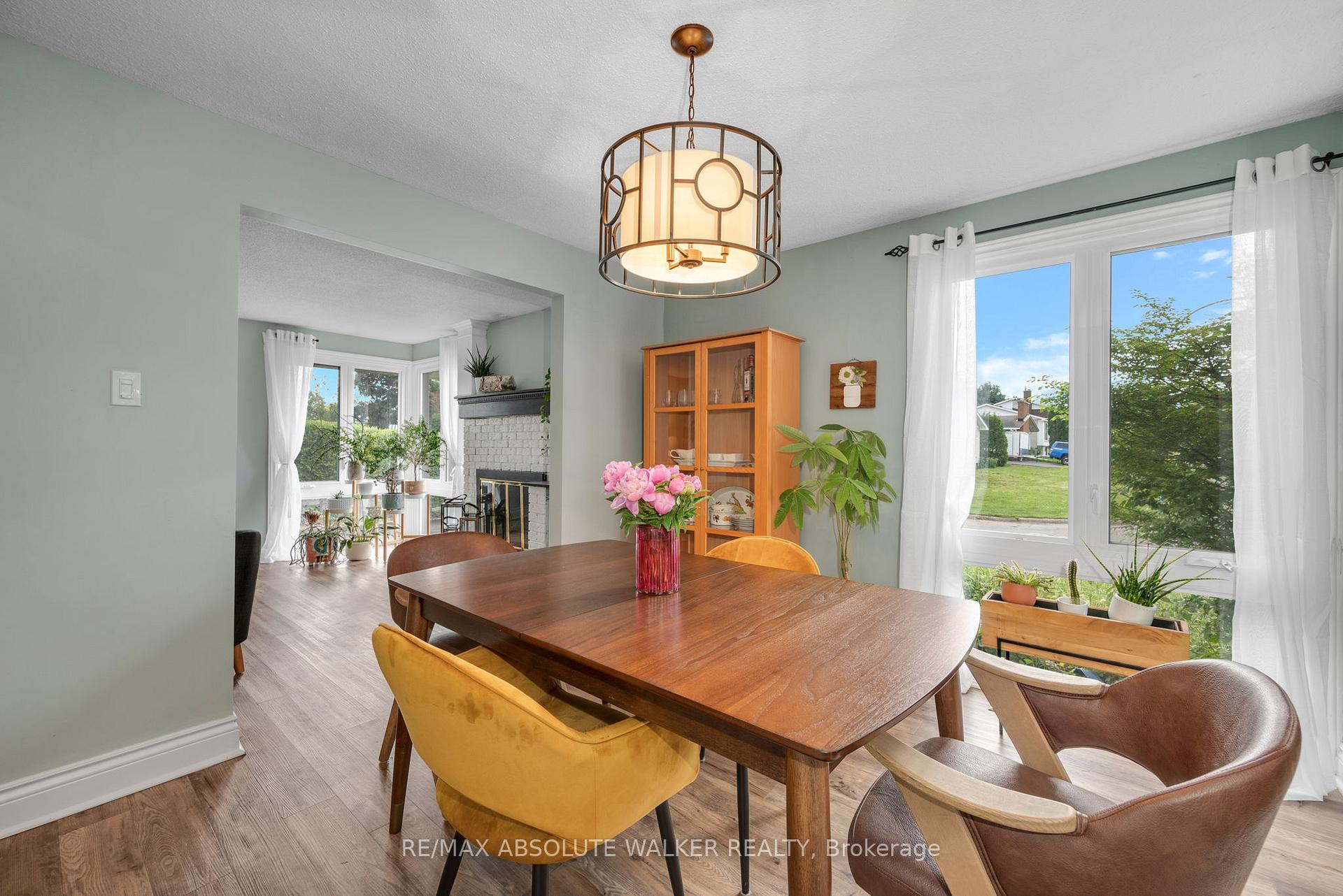 Photo 9 of 1881 Greenacre Crescent, Ottawa, Beacon Hill South — HOMEH