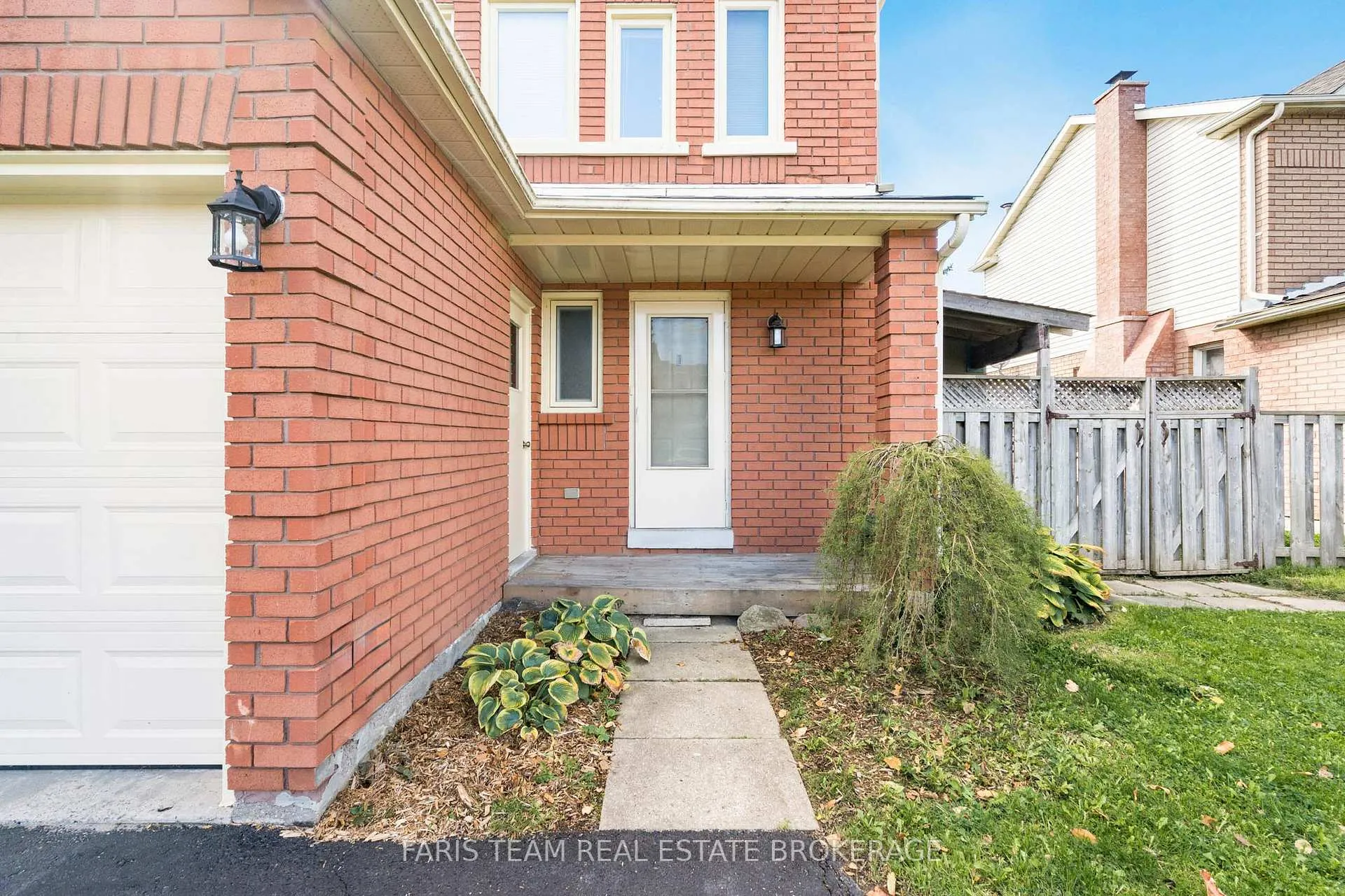 Photo 5 of 230 Kozlov Street, Barrie, West Bayfield — HOMEH