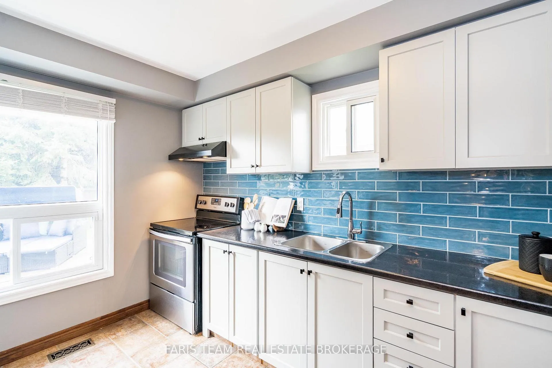 Photo 6 of 230 Kozlov Street, Barrie, West Bayfield — HOMEH