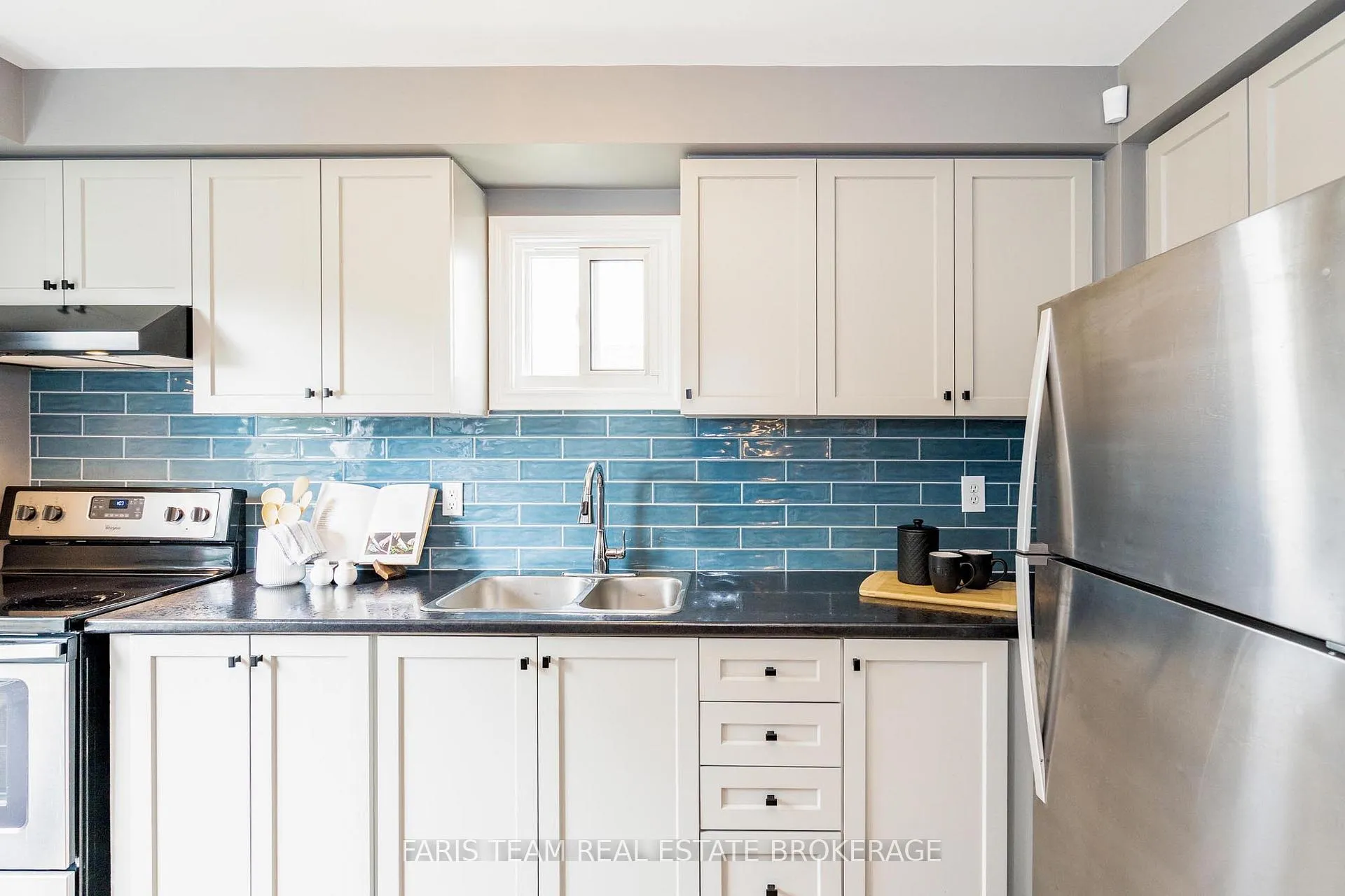 Photo 7 of 230 Kozlov Street, Barrie, West Bayfield — HOMEH