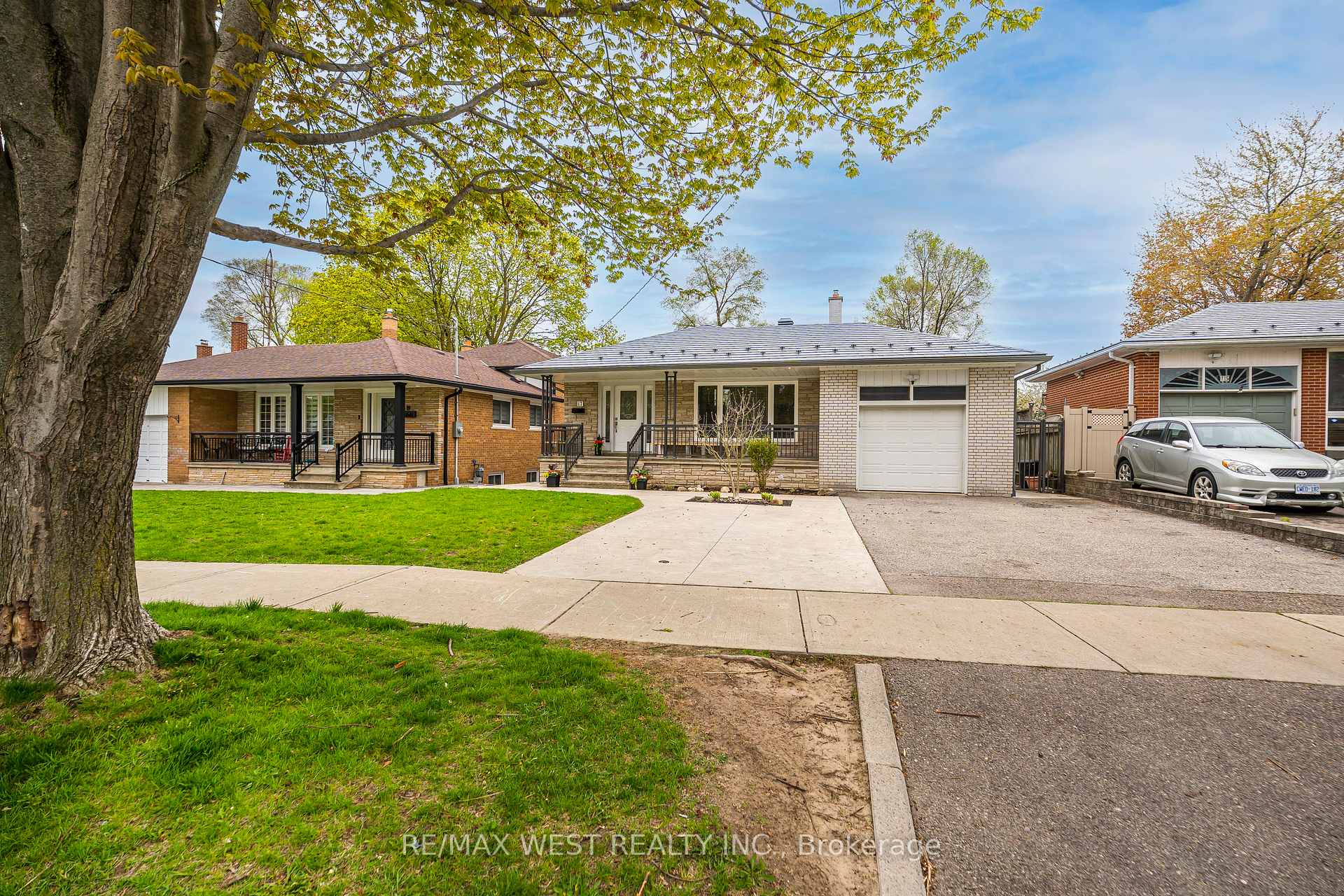 Front of 17 Forest Path Court