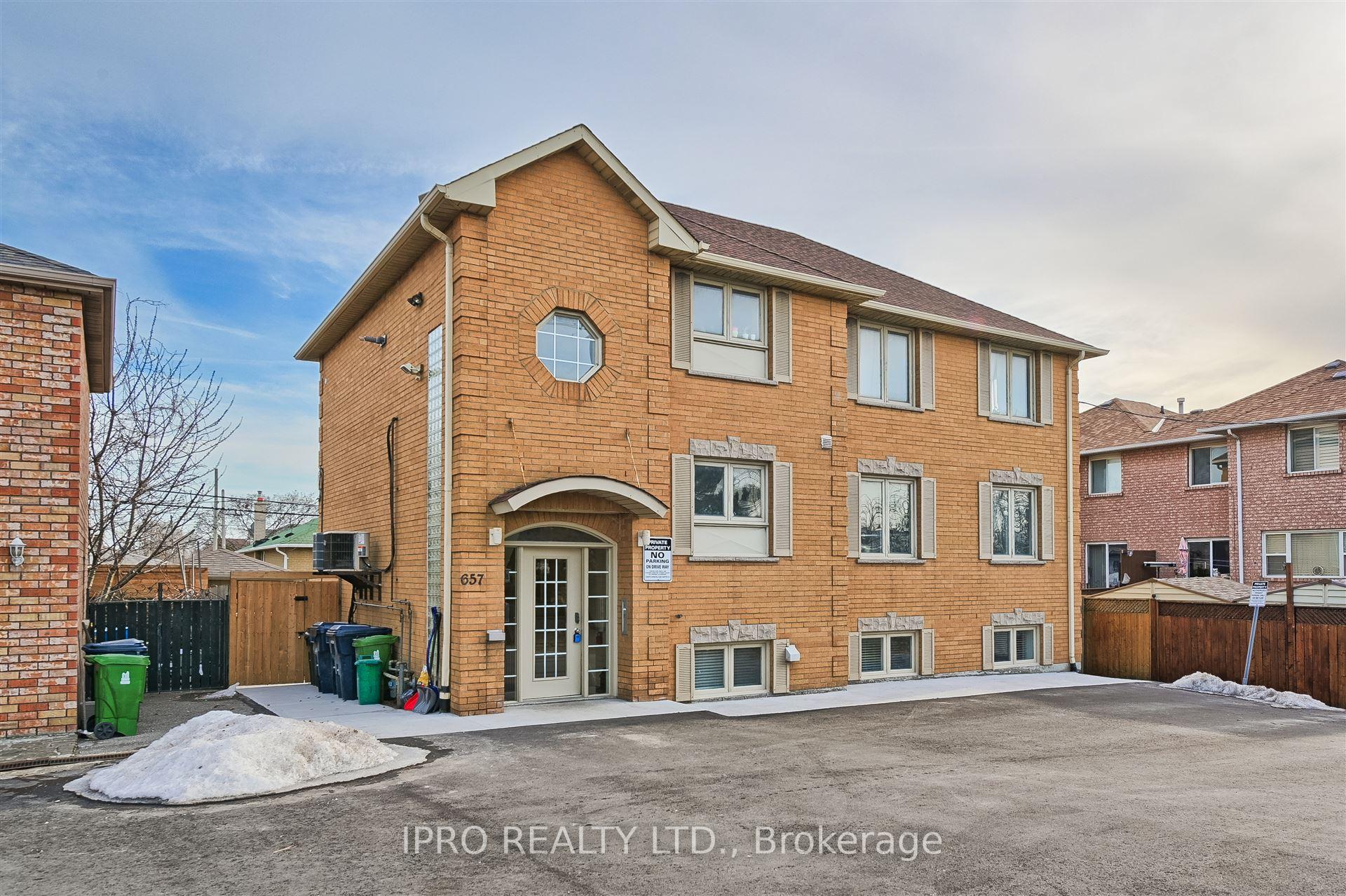 Photo 2 of 657 Evans Avenue, Etobicoke, Alderwood — HOMEH