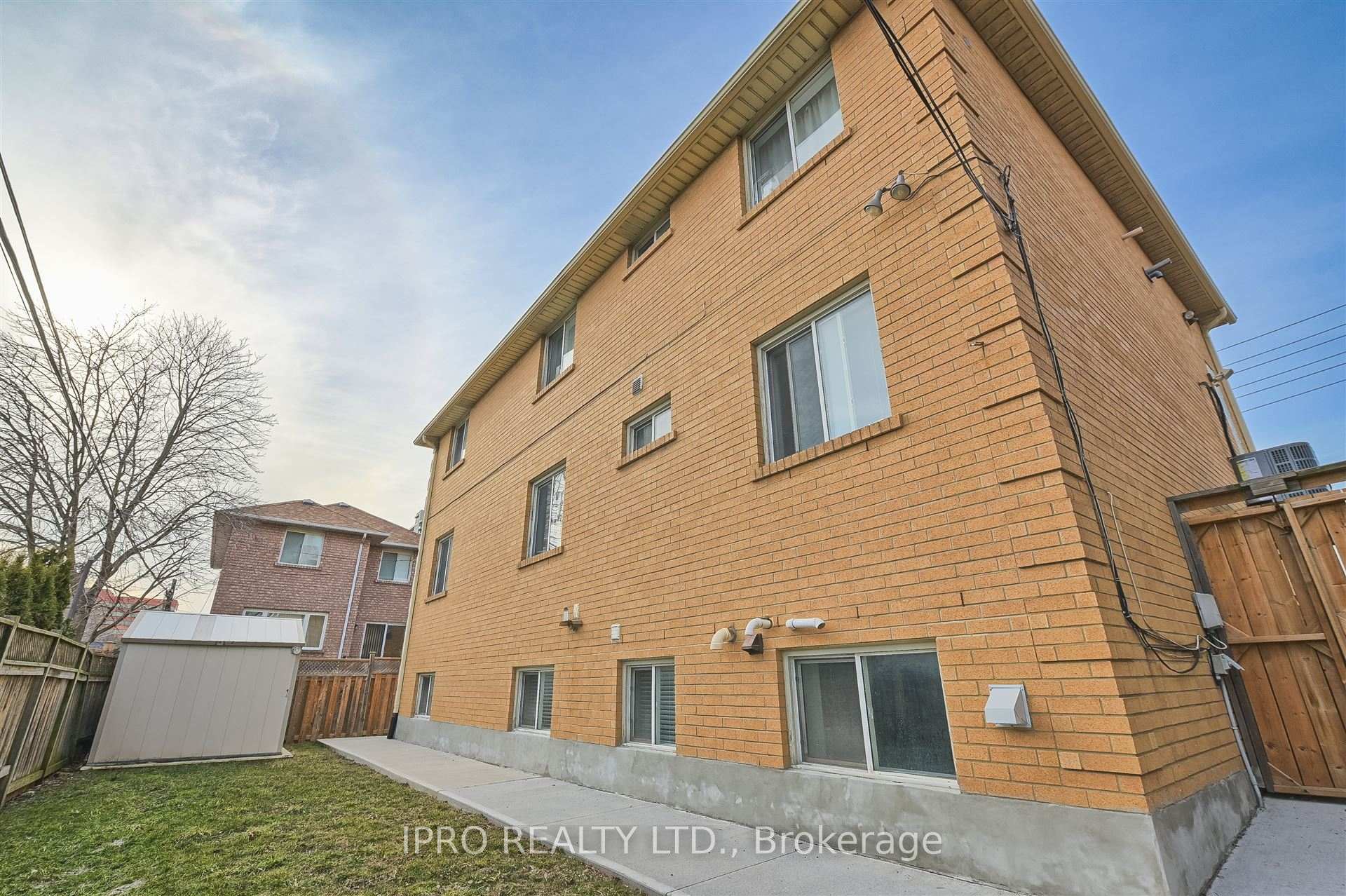 Photo 3 of 657 Evans Avenue, Etobicoke, Alderwood — HOMEH